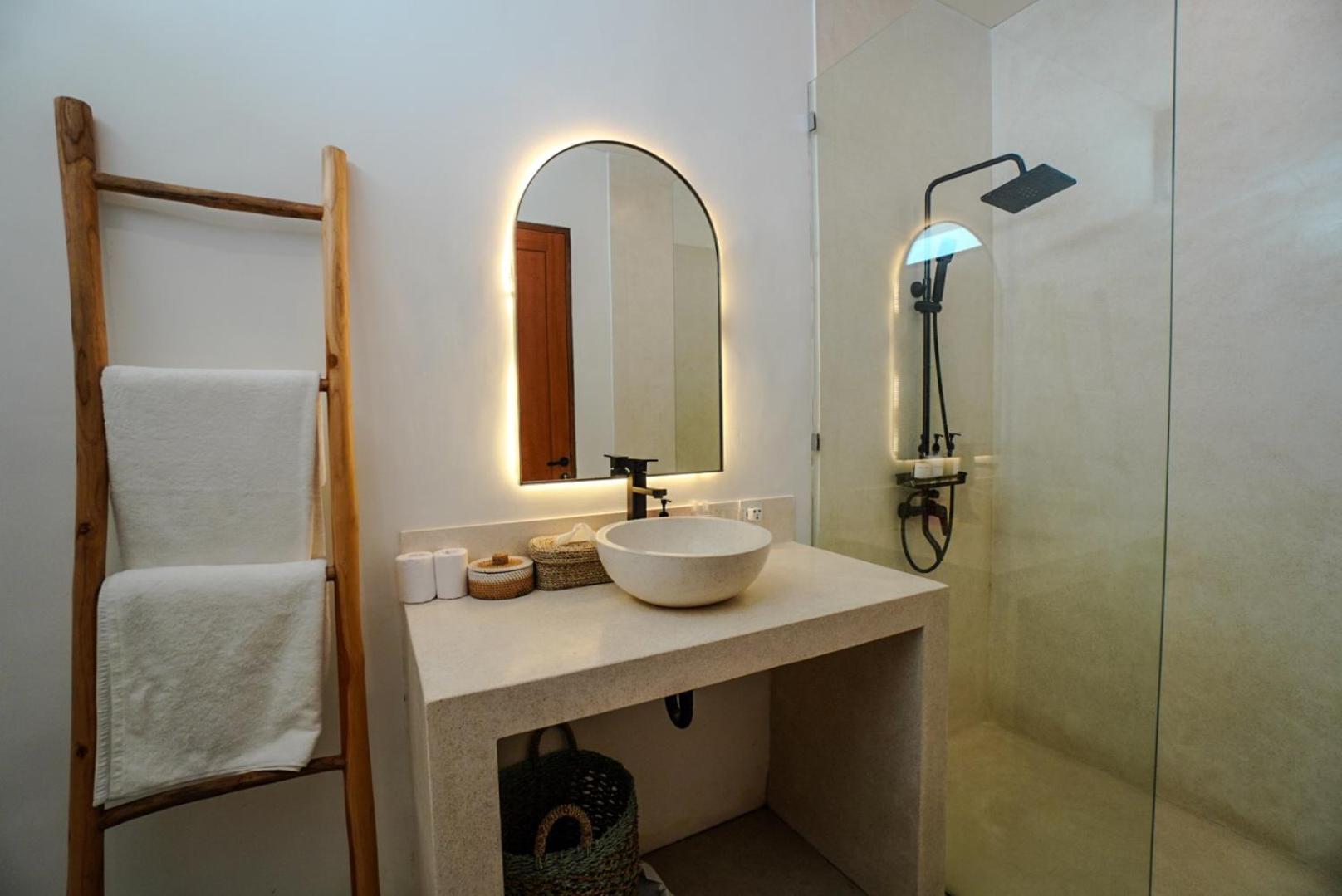 'Villa Vivid' 2BR Bohemian, 5 min to Kedungu Beach