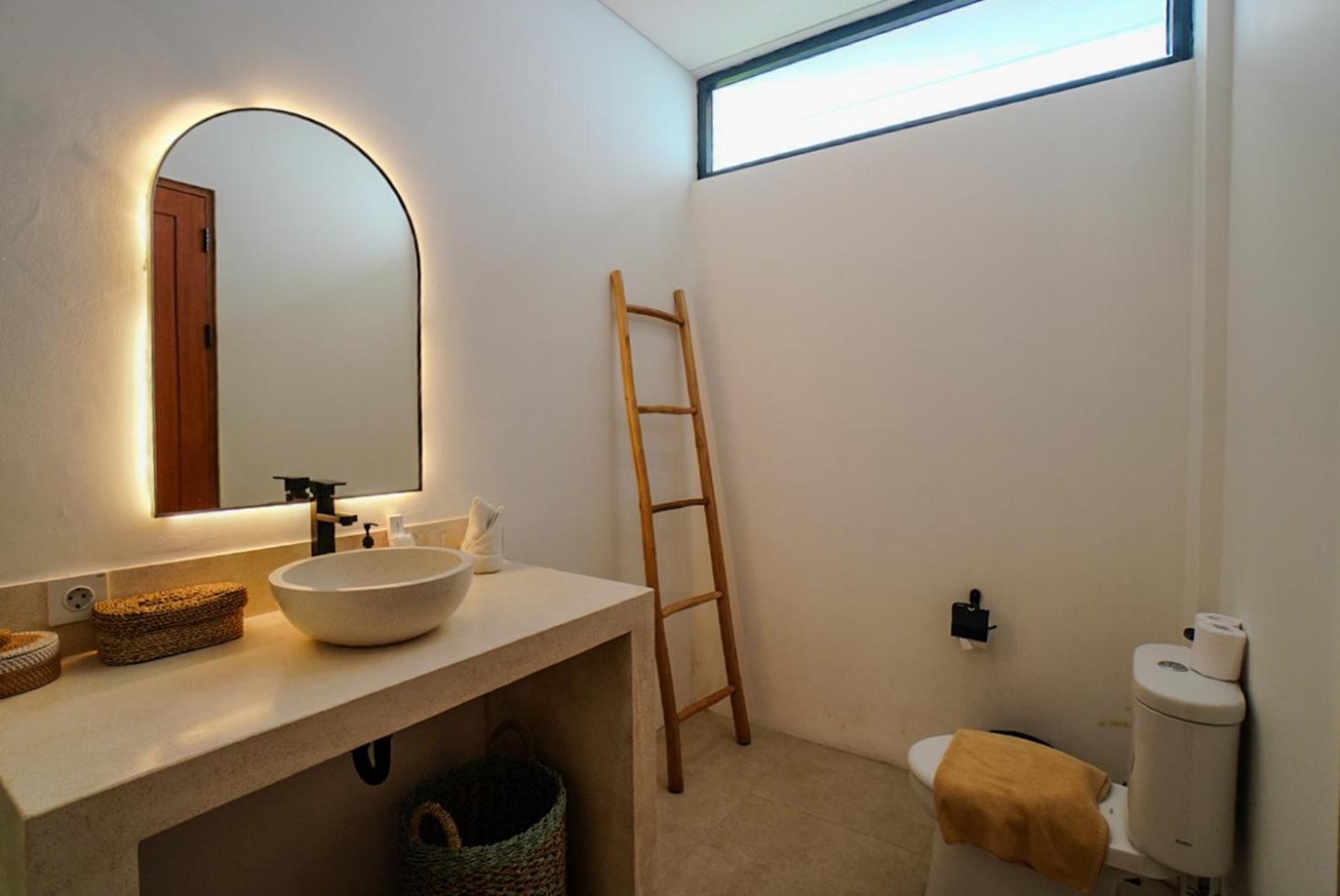 'Villa Vivid' 2BR Bohemian, 5 min to Kedungu Beach