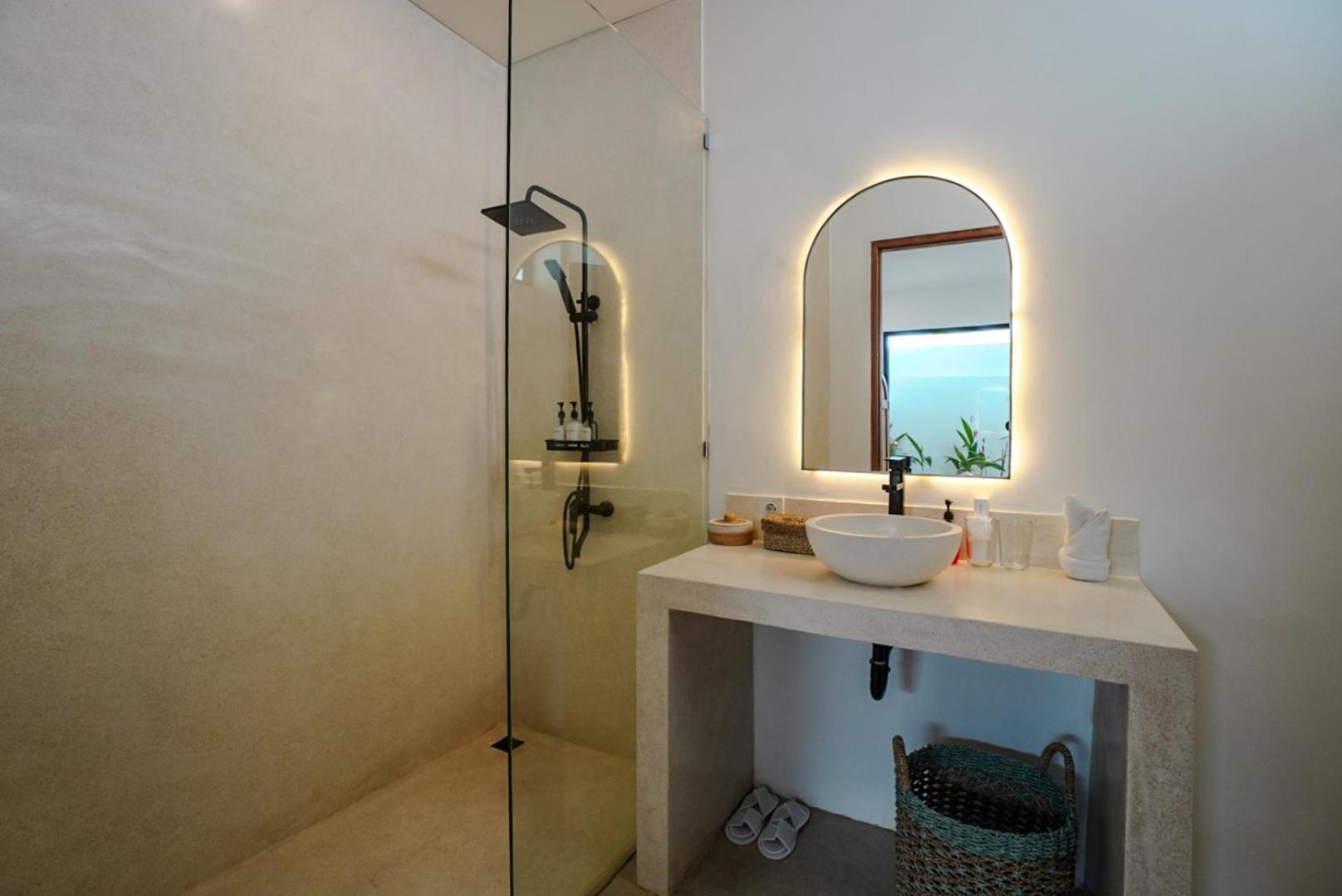 'Villa Vivid' 2BR Bohemian, 5 min to Kedungu Beach