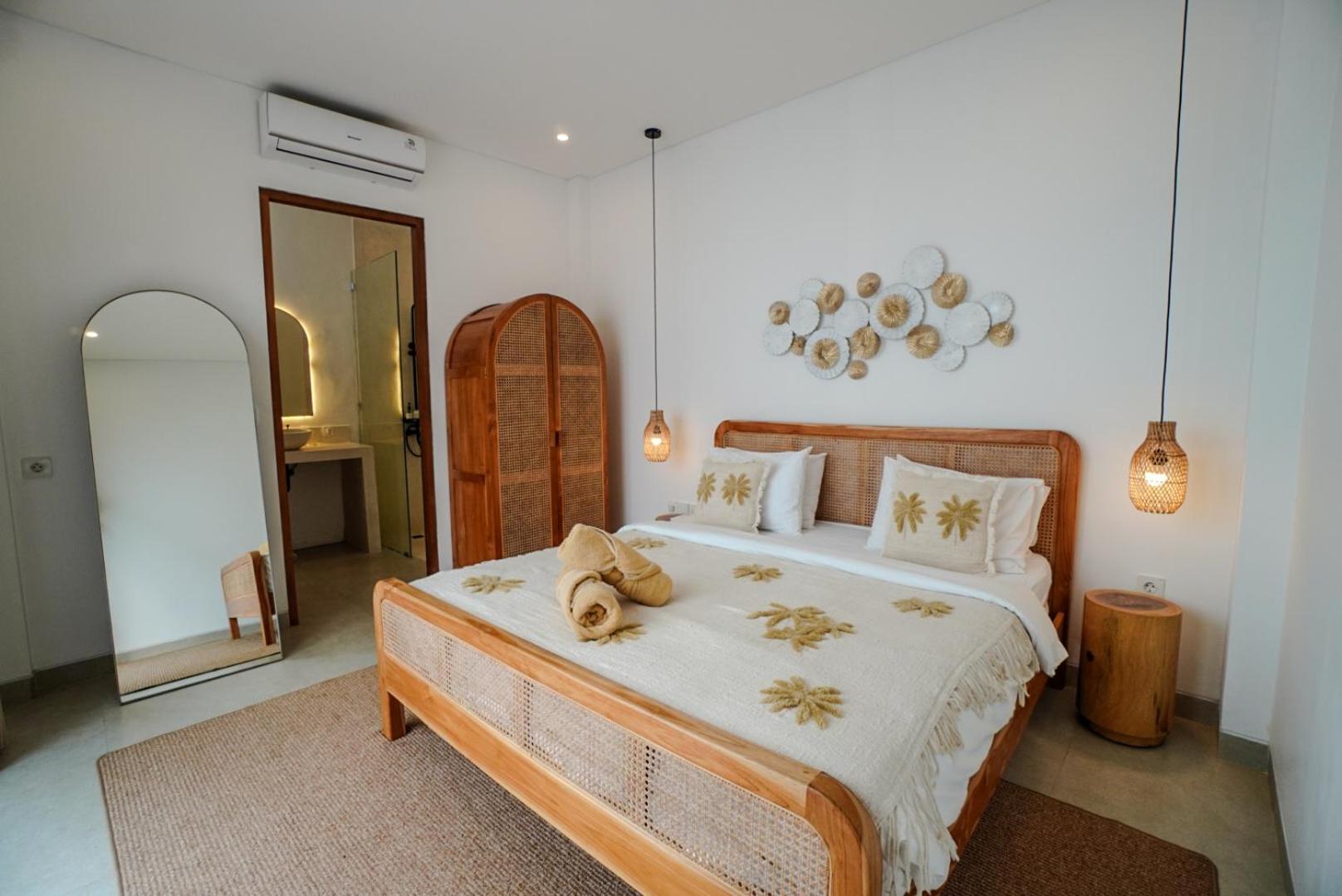'Villa Vivid' 2BR Bohemian, 5 min to Kedungu Beach