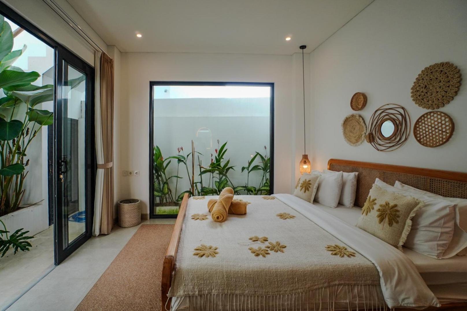 'Villa Vivid' 2BR Bohemian, 5 min to Kedungu Beach