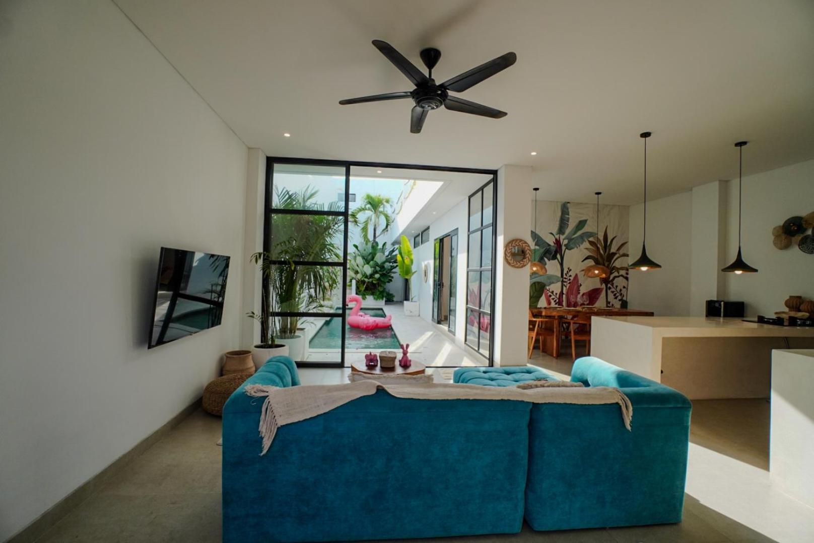 'Villa Vivid' 2BR Bohemian, 5 min to Kedungu Beach