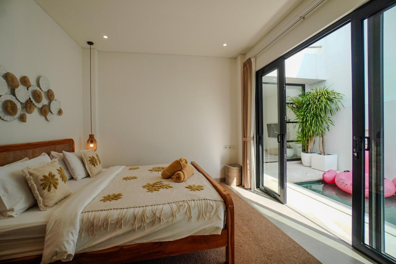 'Villa Vivid' 2BR Bohemian, 5 min to Kedungu Beach