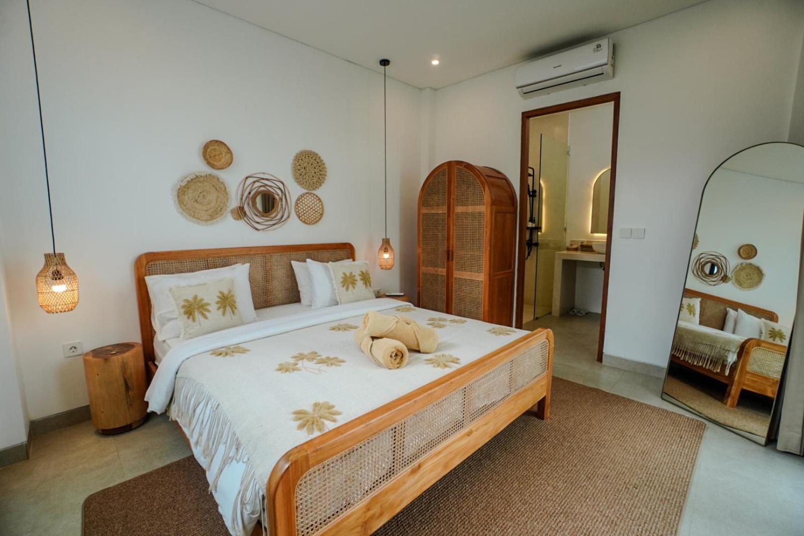 'Villa Vivid' 2BR Bohemian, 5 min to Kedungu Beach