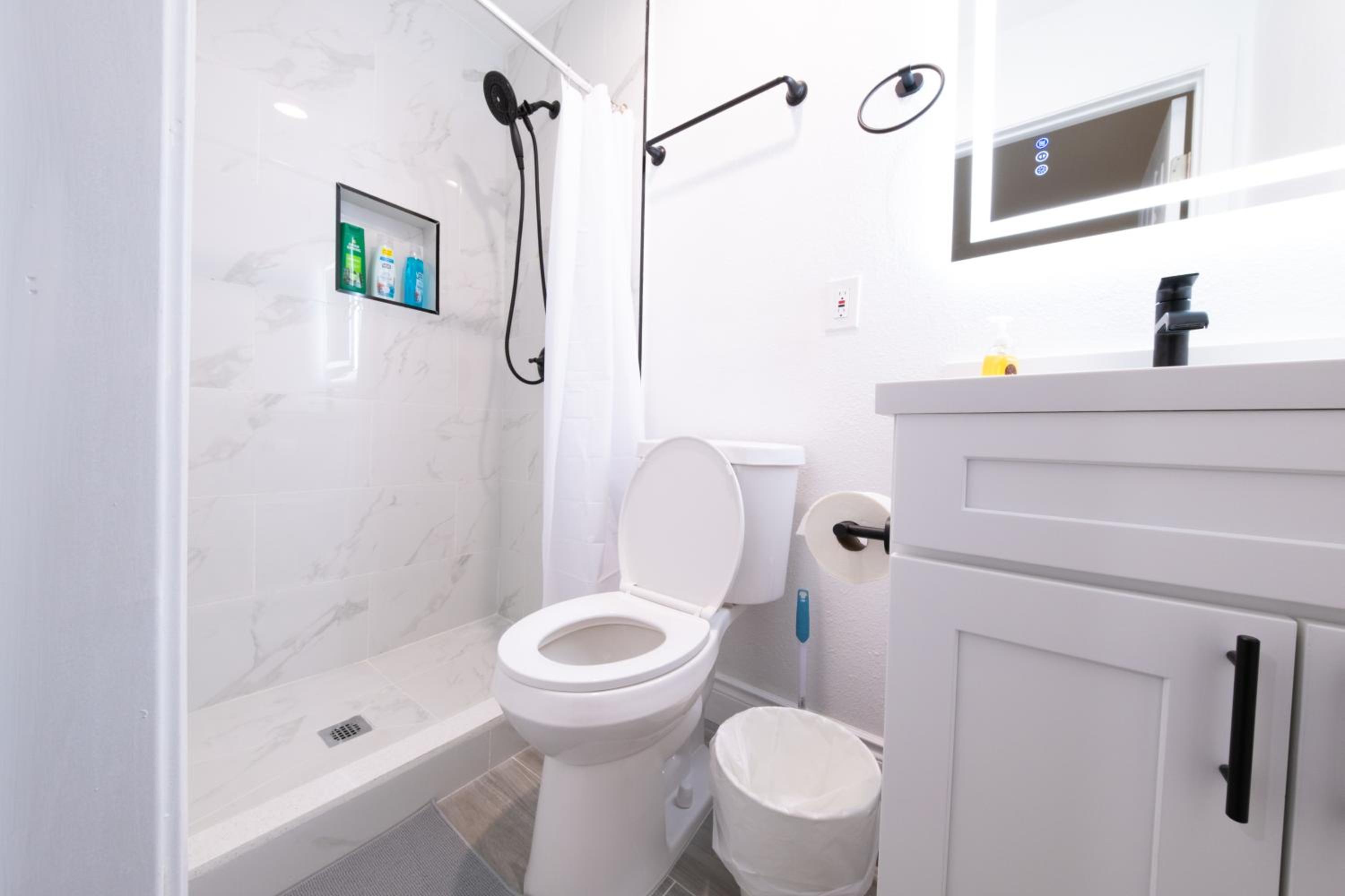 Modern Luxe Ensuite by USC Shared Living