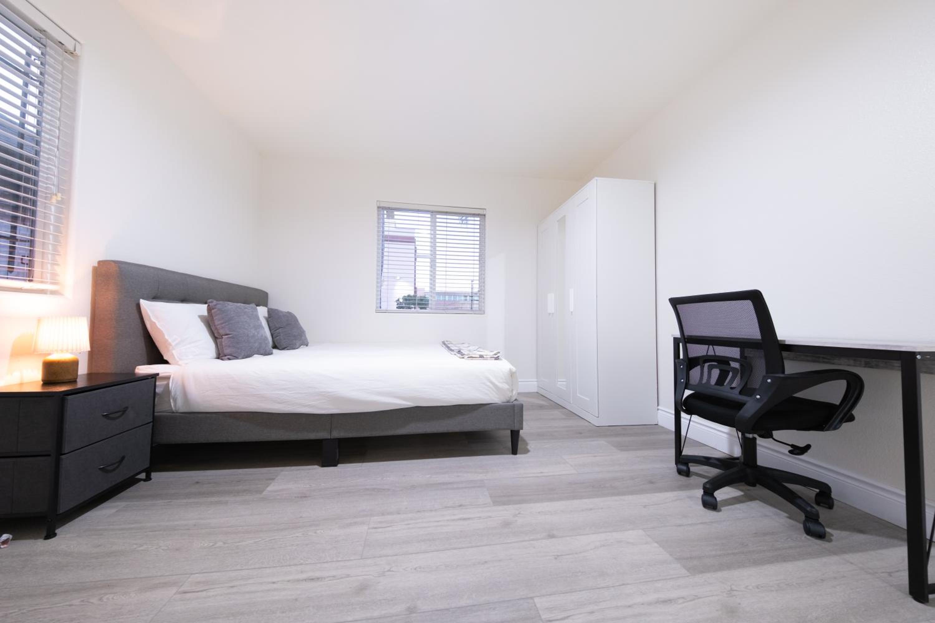 Modern Luxe Ensuite by USC Shared Living