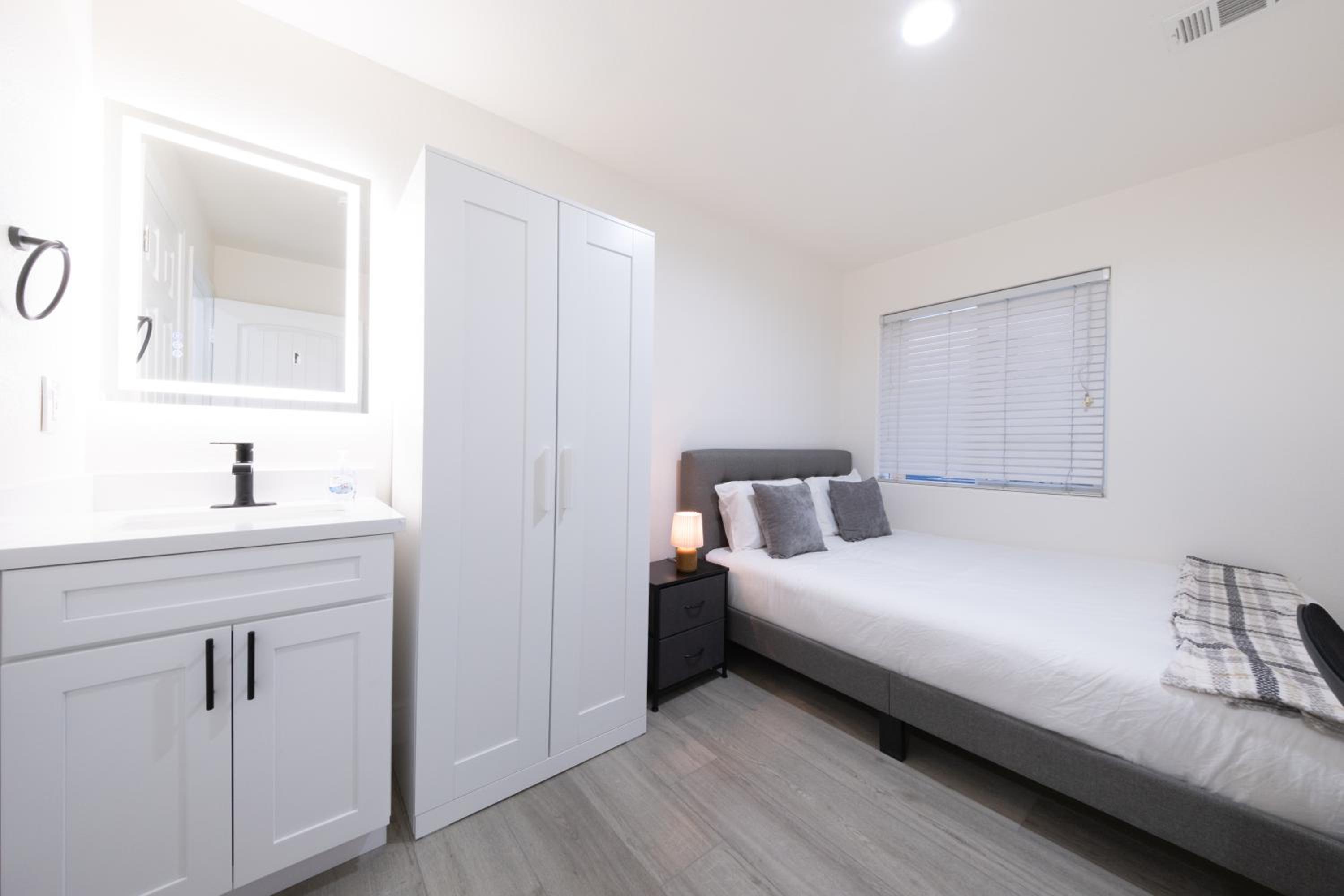 Modern Luxe Ensuite by USC Shared Living