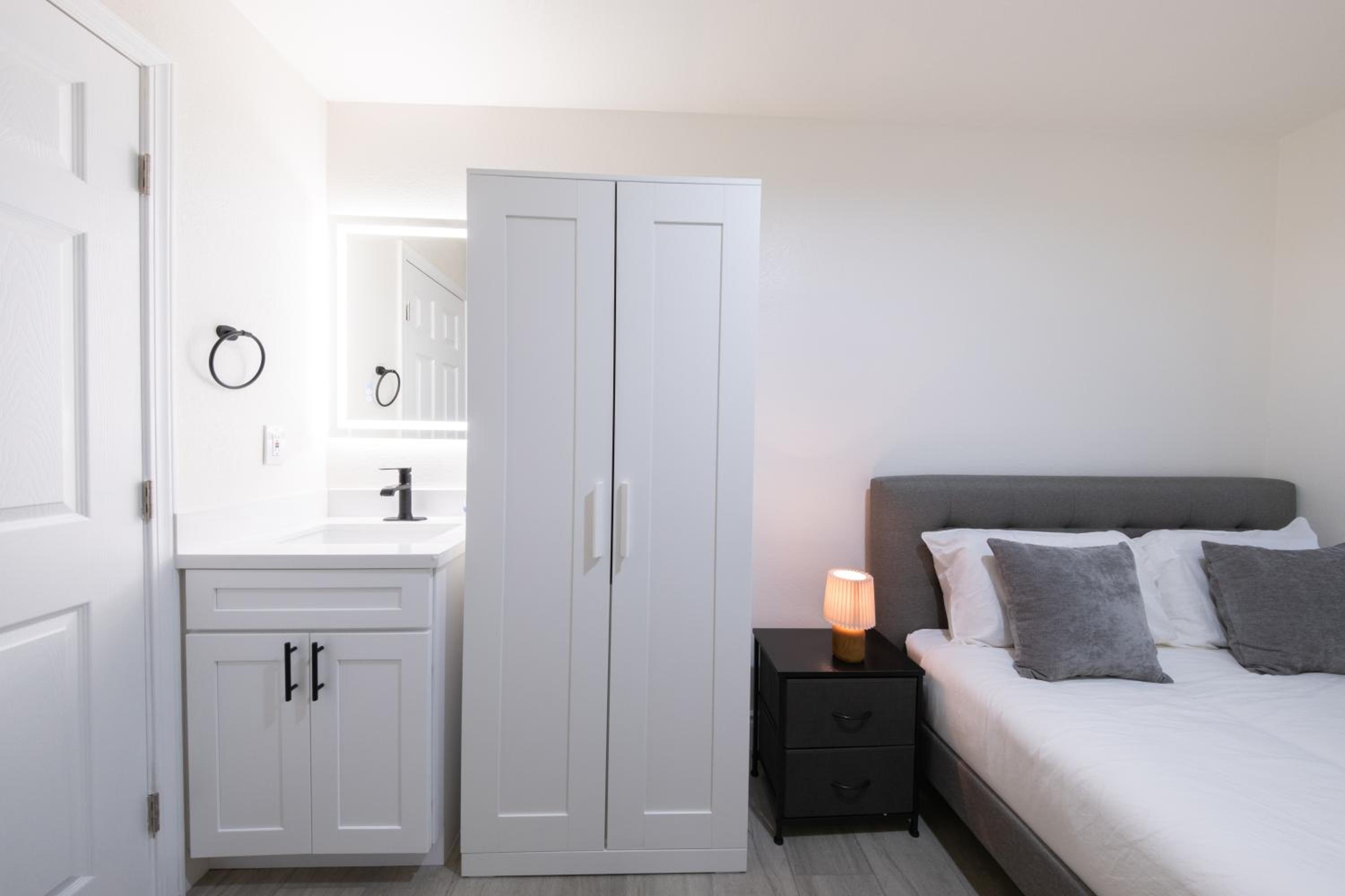Modern Luxe Ensuite by USC Shared Living
