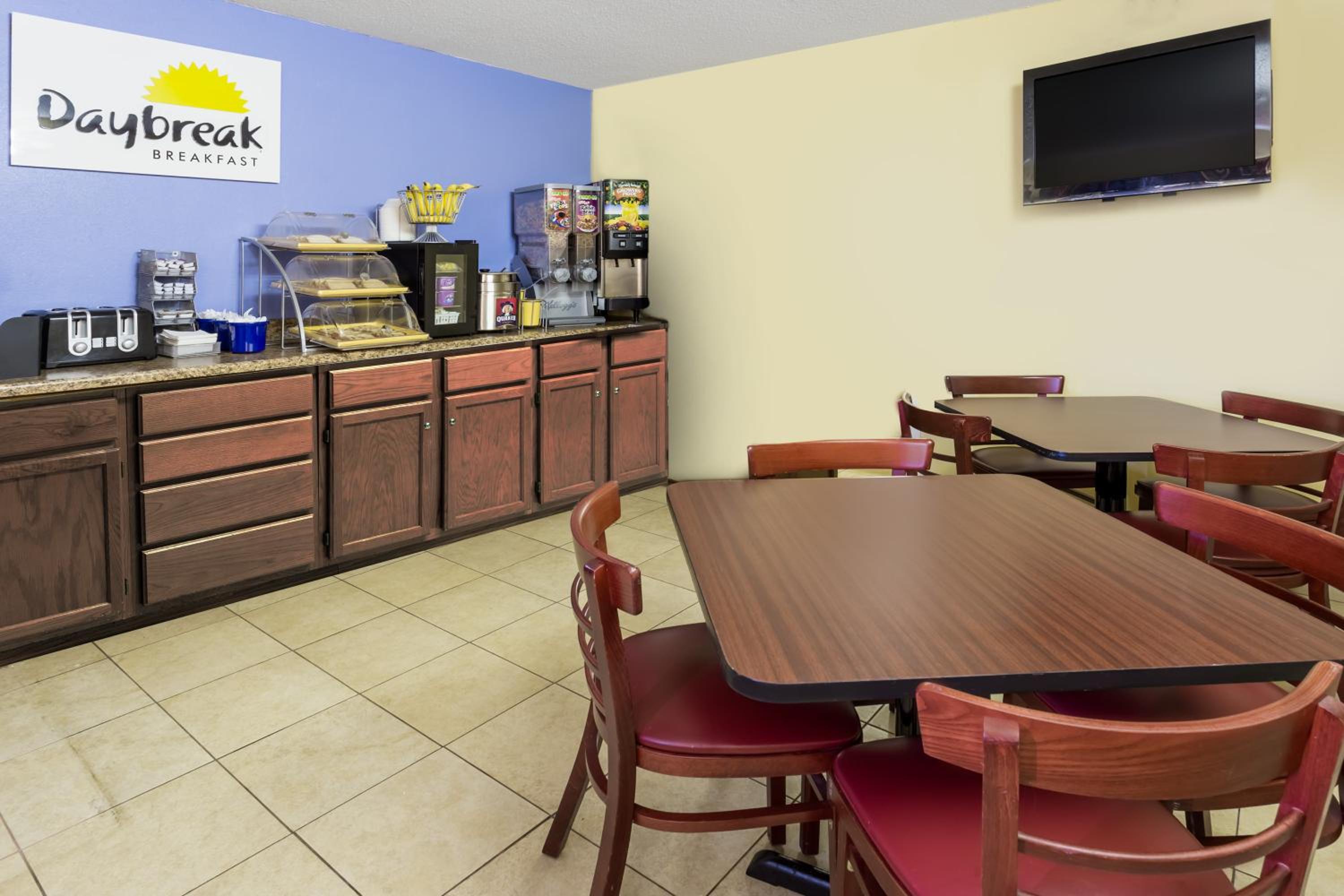 Days Inn by Wyndham Plymouth