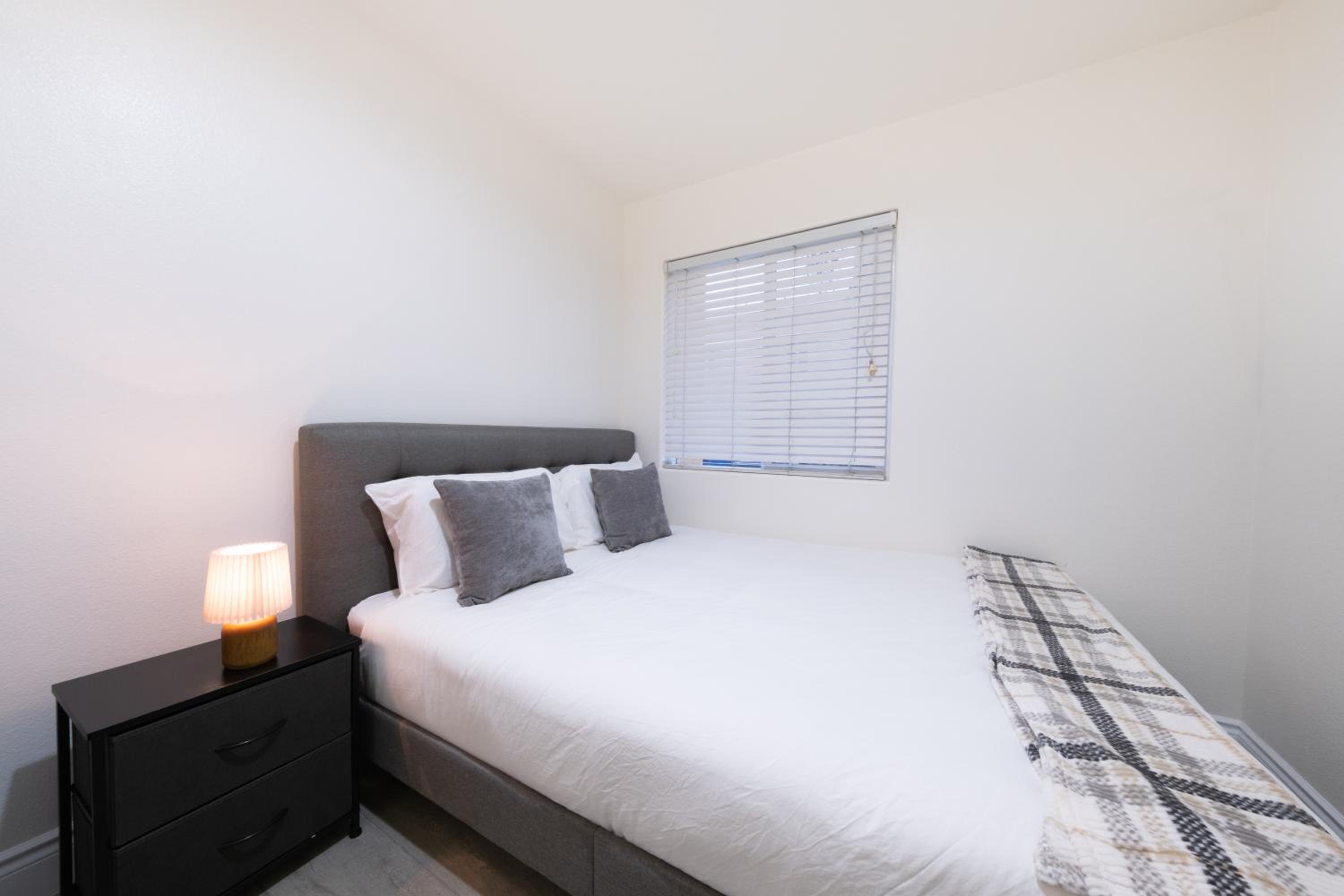 Modern Luxe Ensuite by USC Shared Living