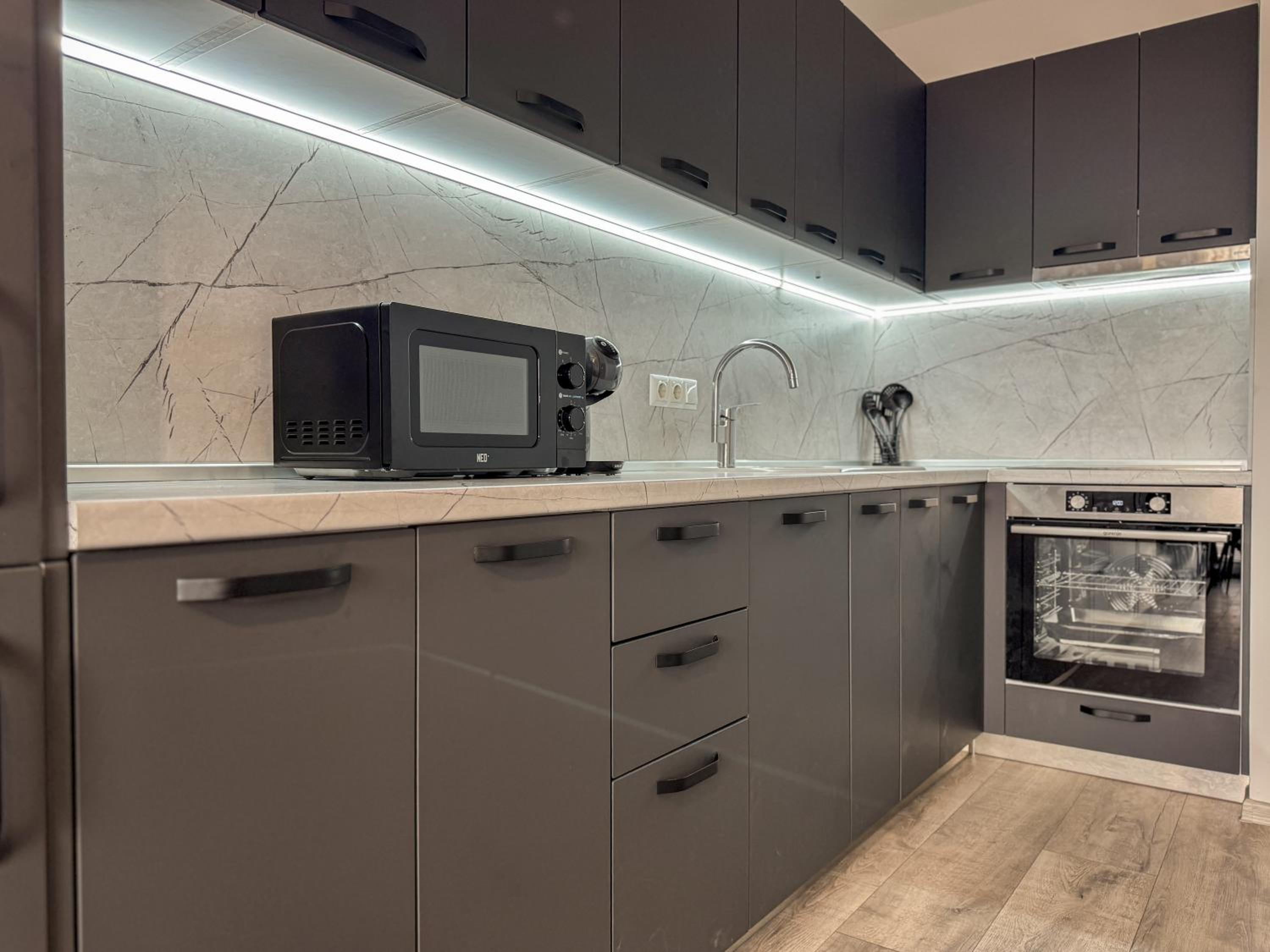 One-Bedroom Central and Modern Apartment