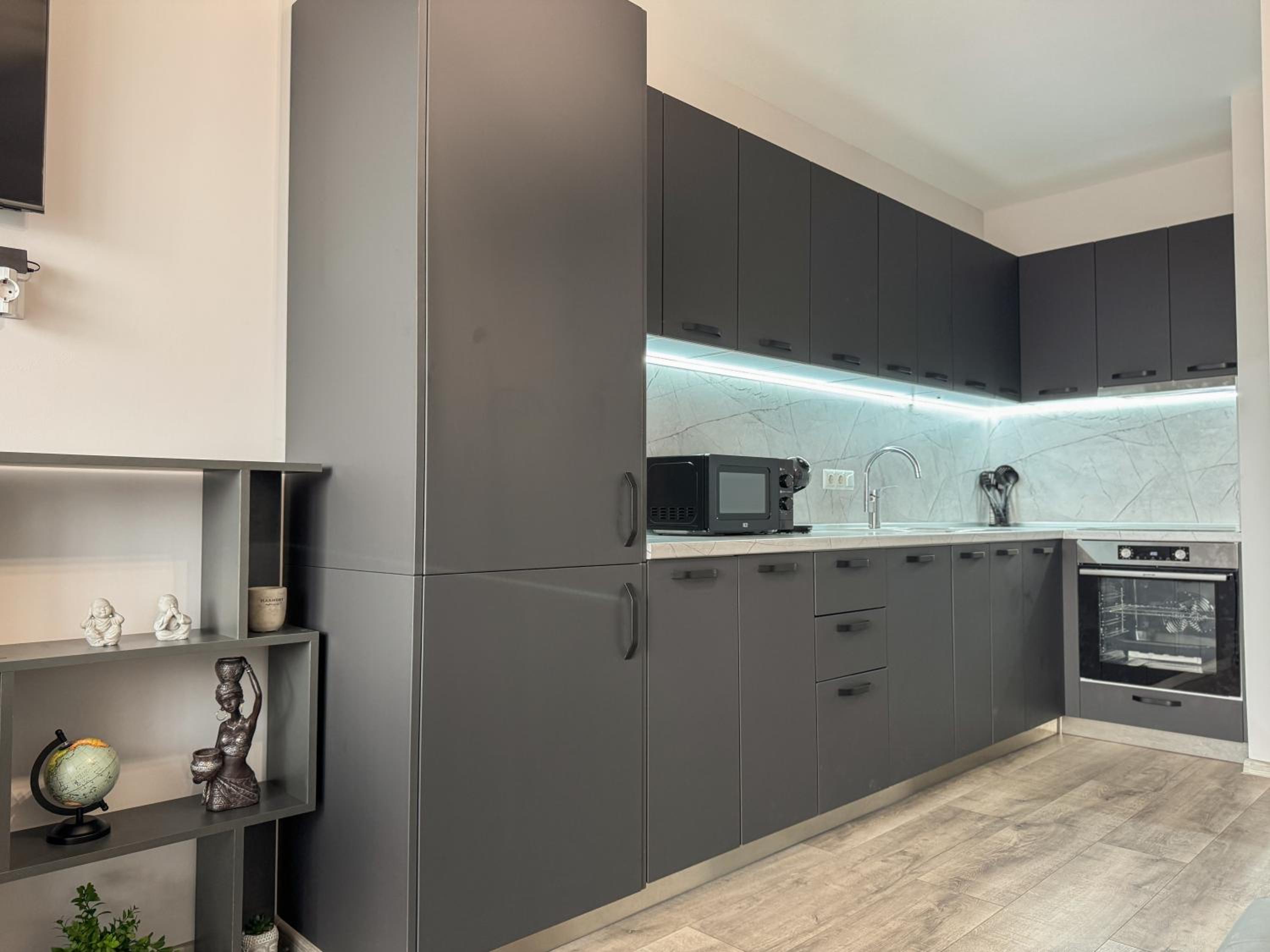 One-Bedroom Central and Modern Apartment