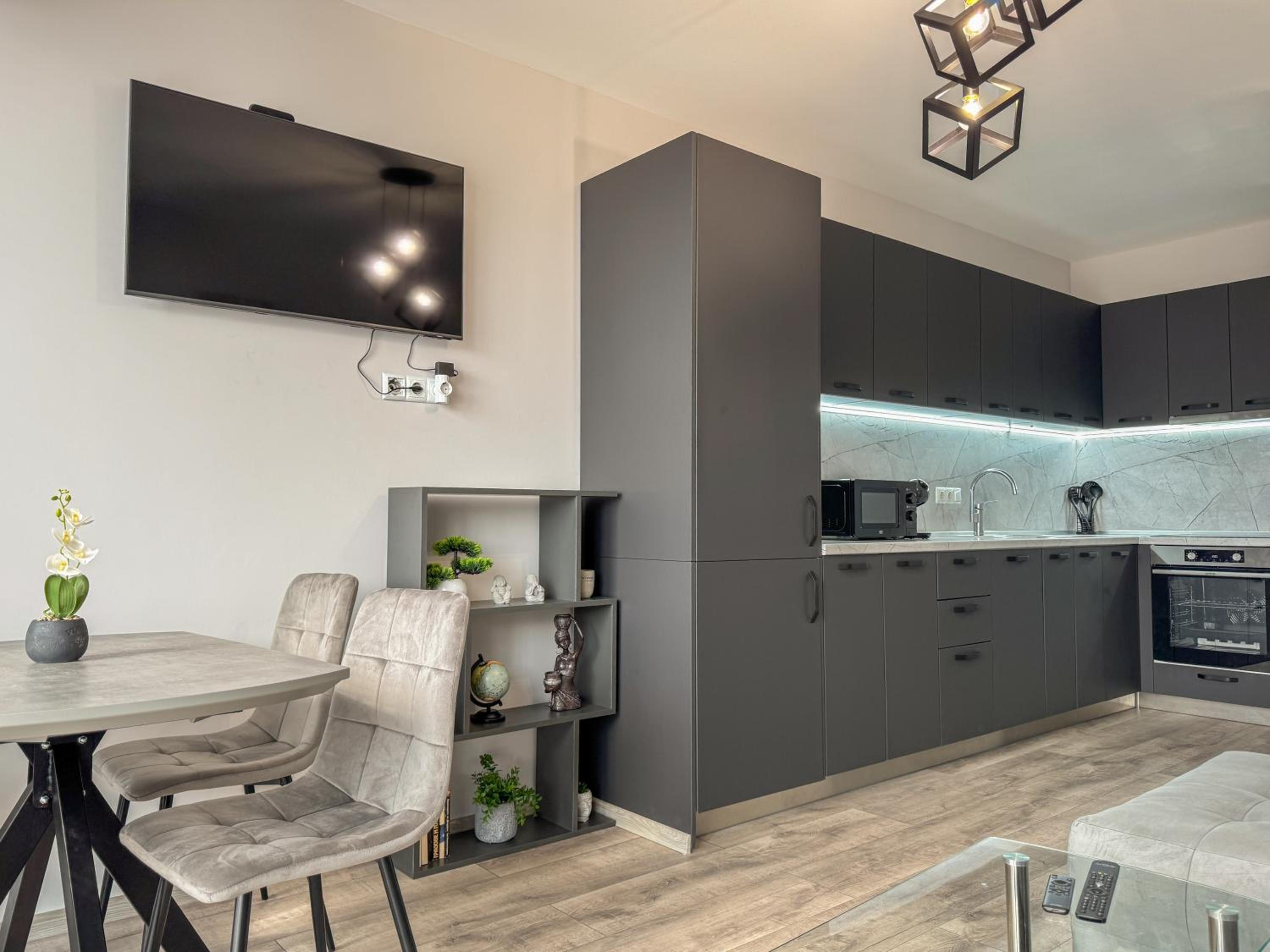 One-Bedroom Central and Modern Apartment