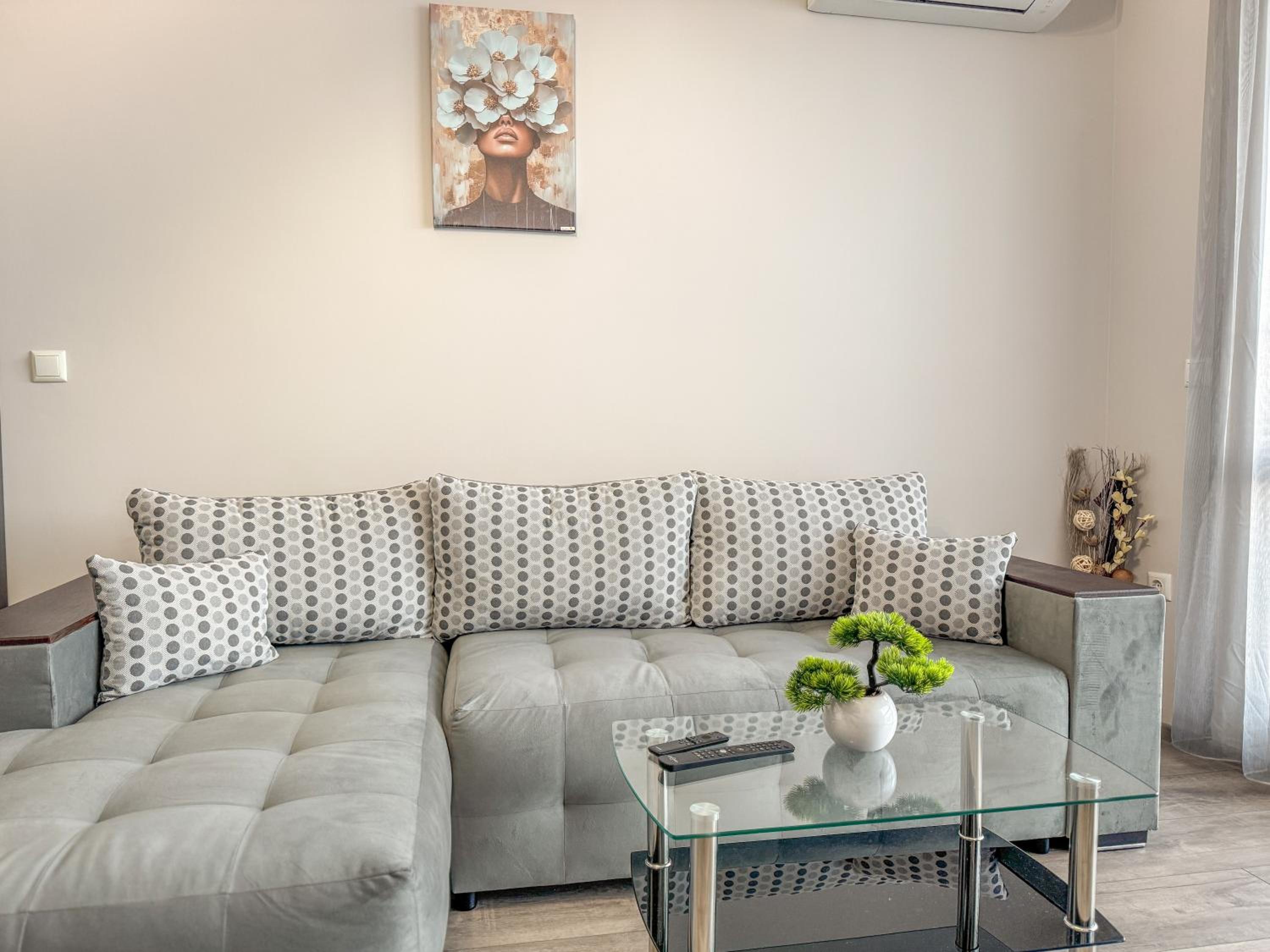 One-Bedroom Central and Modern Apartment