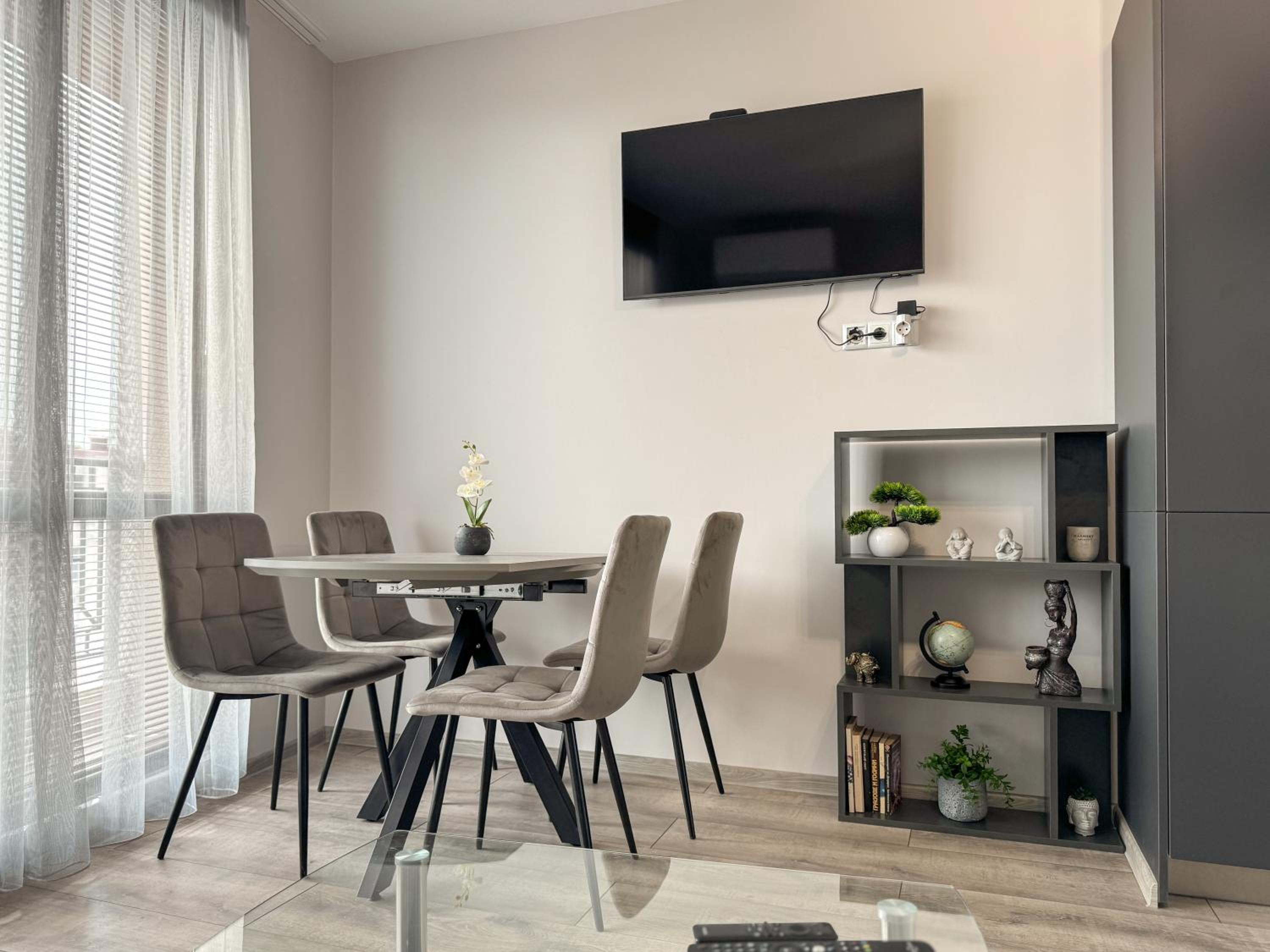 One-Bedroom Central and Modern Apartment
