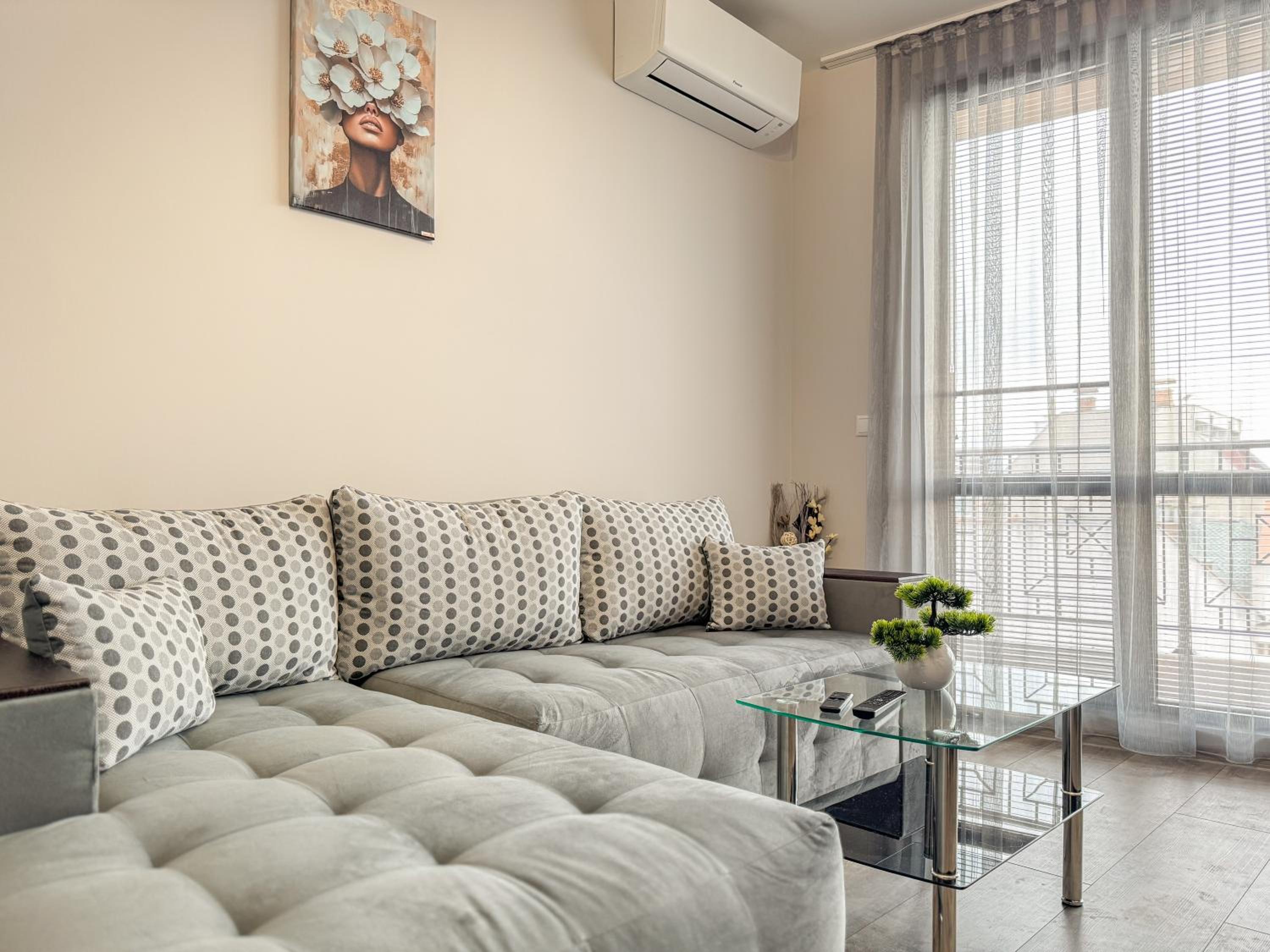One-Bedroom Central and Modern Apartment