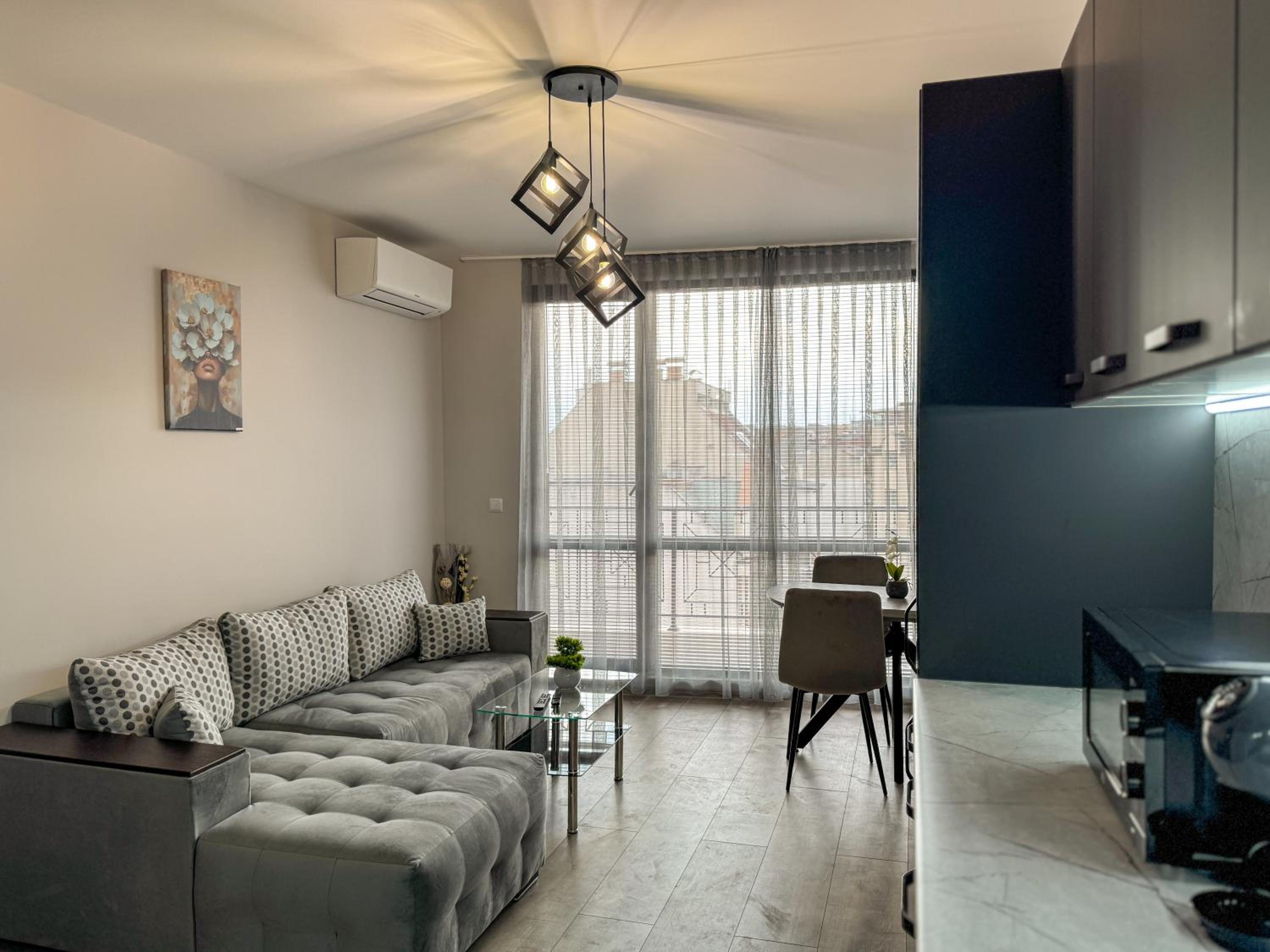 One-Bedroom Central and Modern Apartment