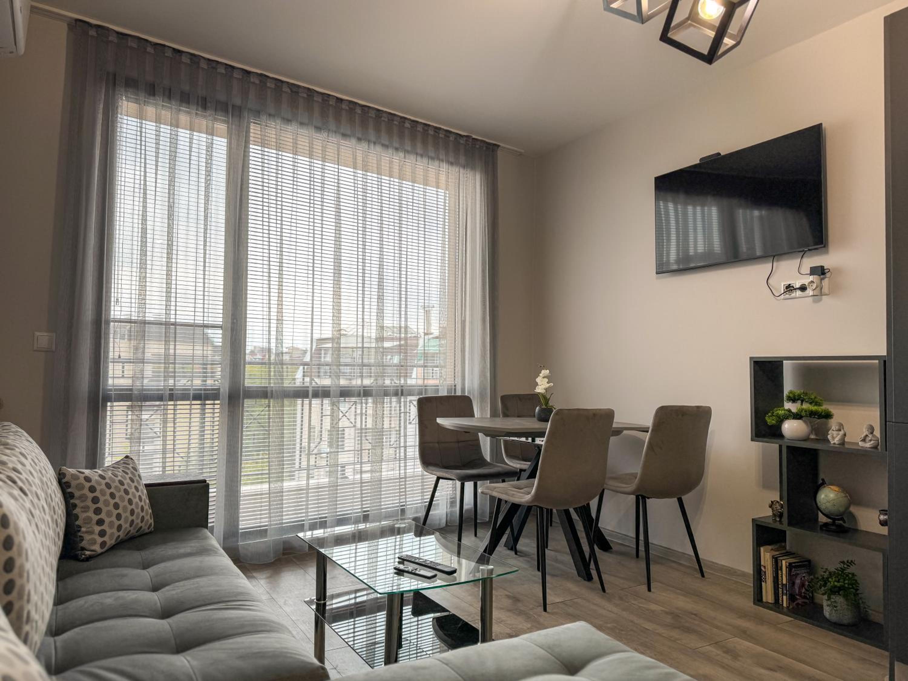 One-Bedroom Central and Modern Apartment