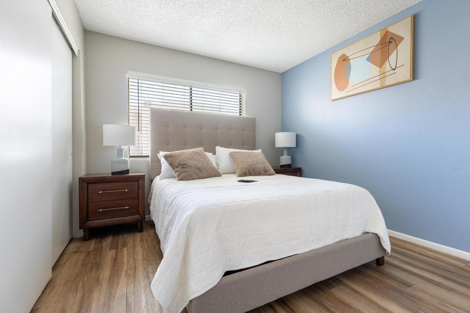 Landing Chic 1BD in Maryvale Village