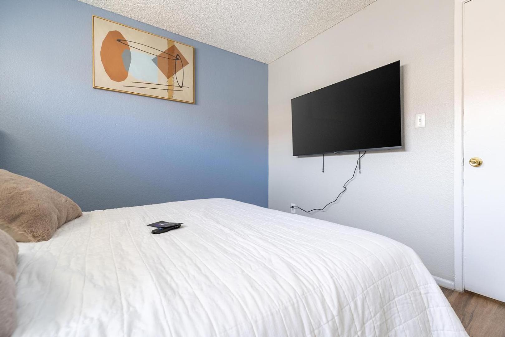 Landing Chic 1BD in Maryvale Village