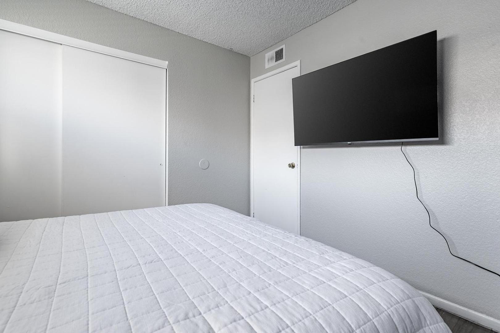 Landing Chic 1BD in Maryvale Village