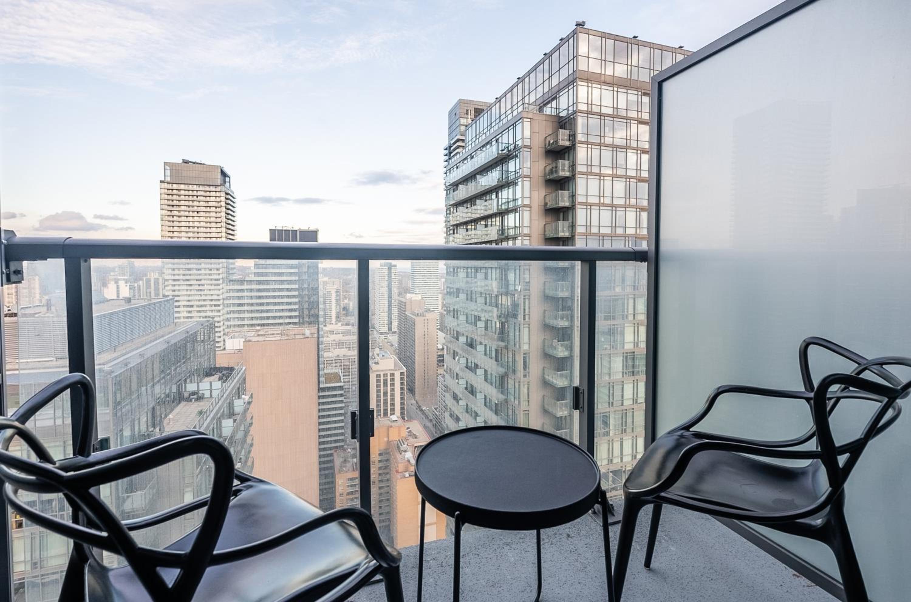 High Floor 1 Bedroom Condo City View Downtown Toronto