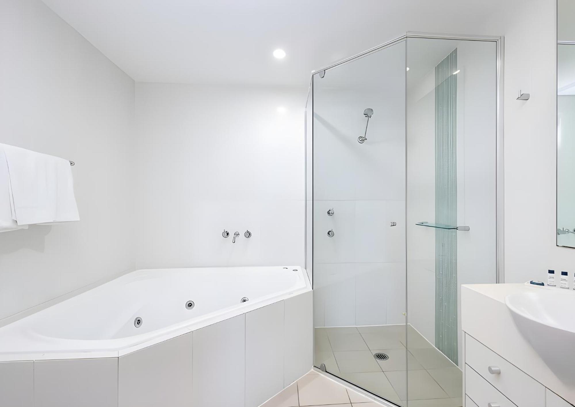 2 Bedroom Pacific Blue Poolside Escape - Oaks Port Stephens Pacific Blue Resort