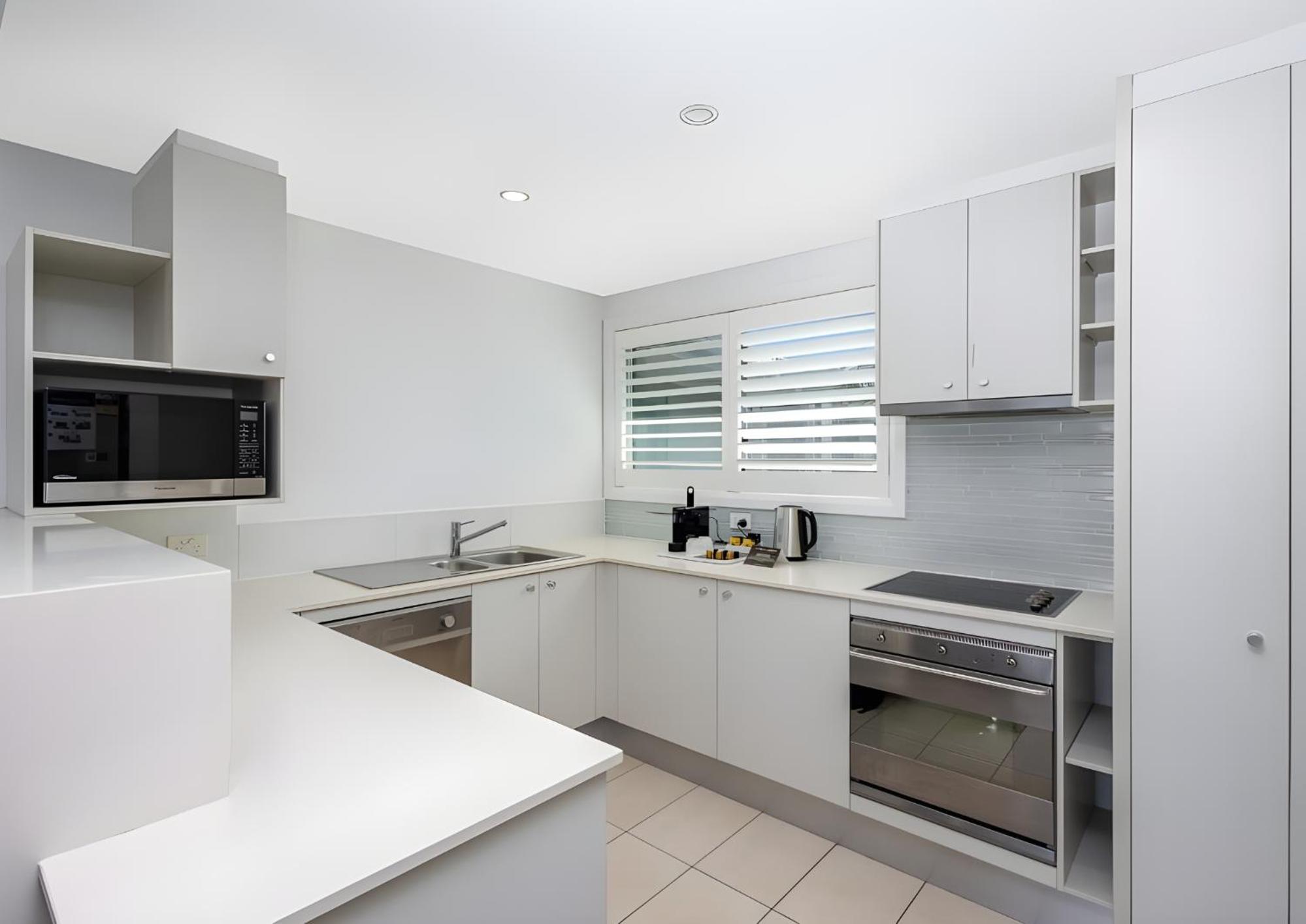 2 Bedroom Pacific Blue Poolside Escape - Oaks Port Stephens Pacific Blue Resort