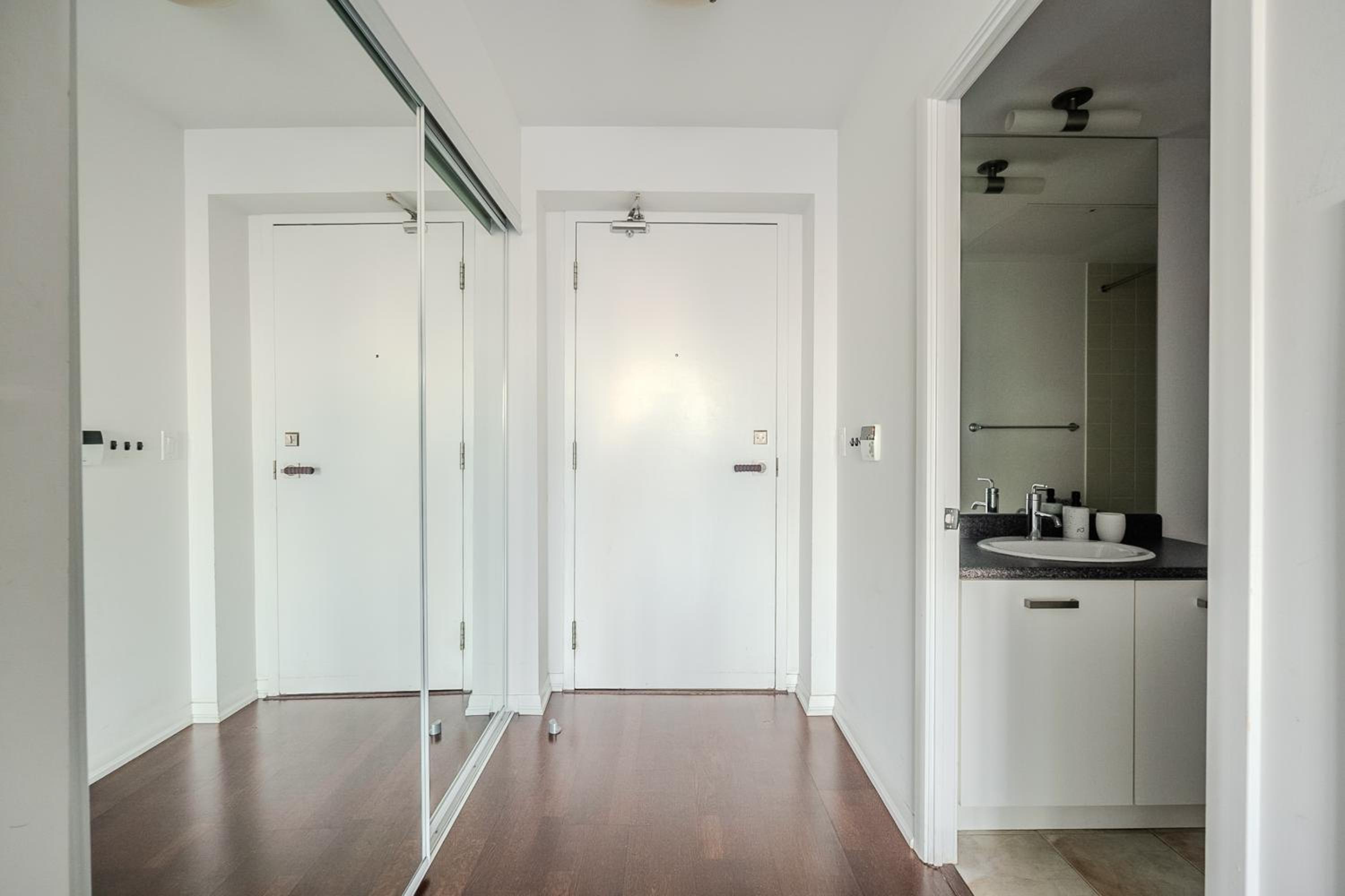 High Floor 1 Bedroom Condo City View Downtown Toronto