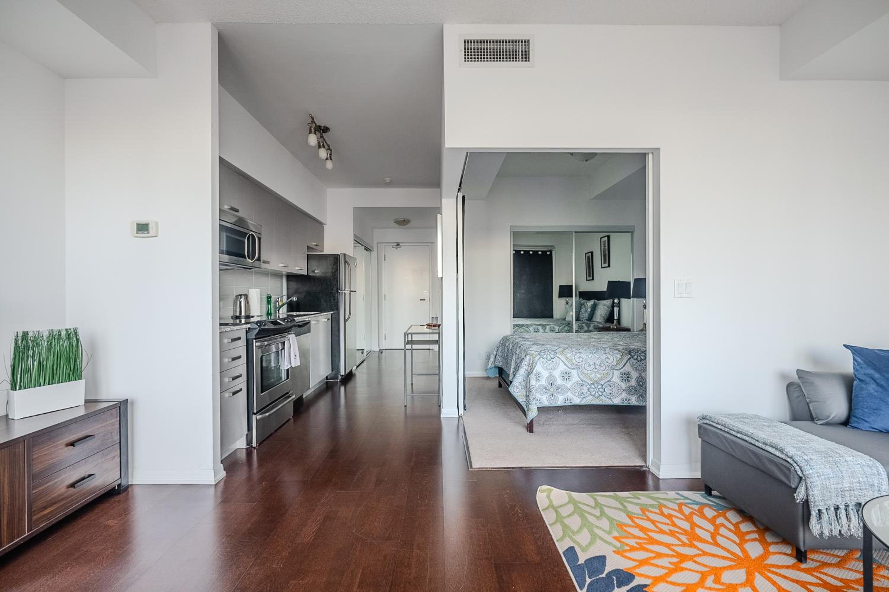High Floor 1 Bedroom Condo City View Downtown Toronto