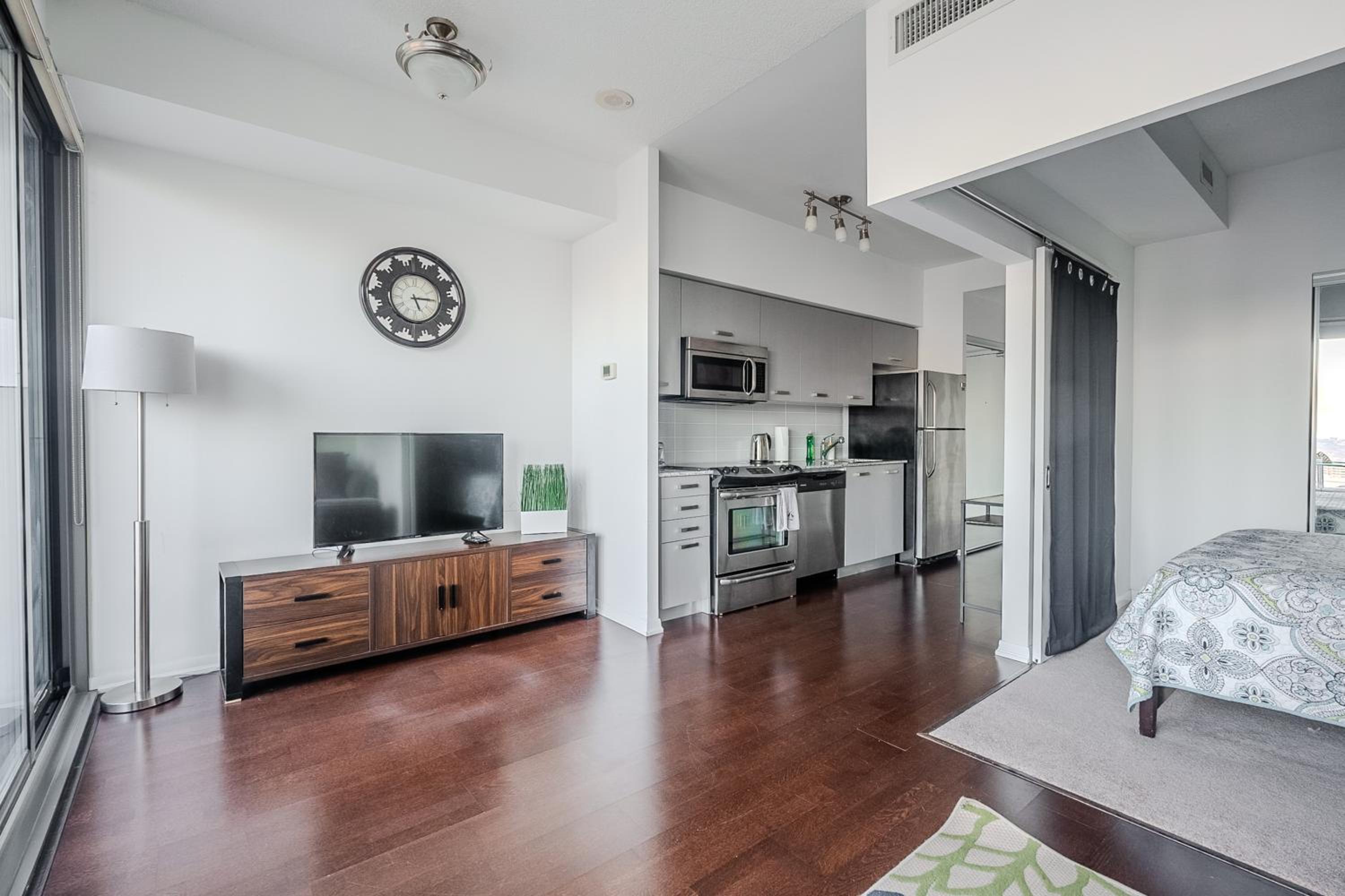High Floor 1 Bedroom Condo City View Downtown Toronto