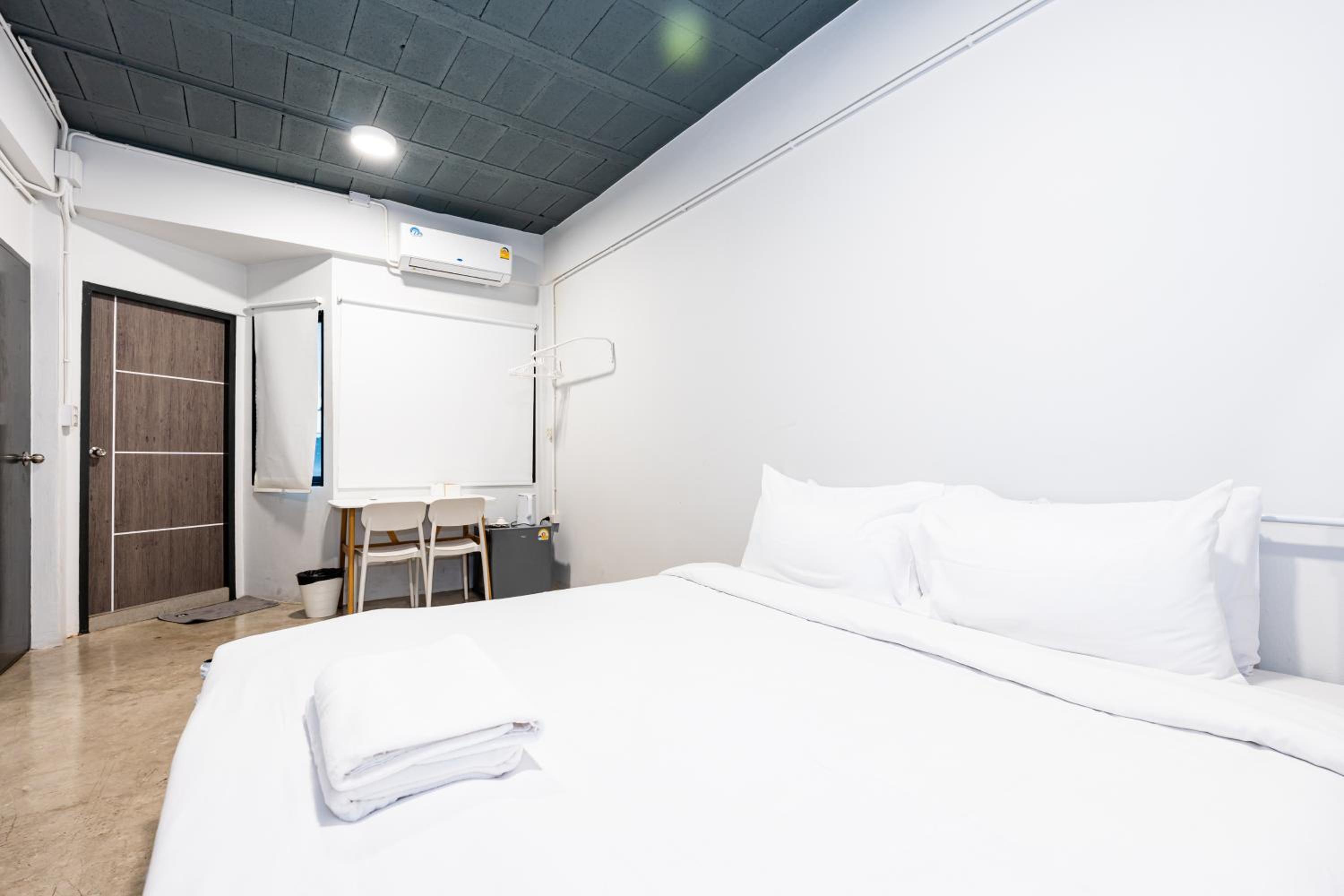 xxYellow Place Sukhumvit 2 - BTS Nana
