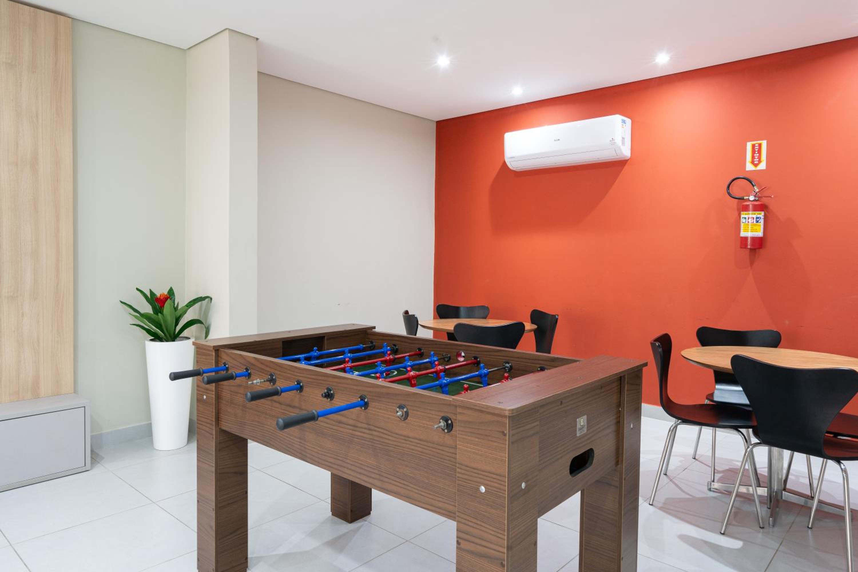 Apto em Condominio Frente Mar com Piscinas Spa Sala de Jogos Quadra de Futebol e Espaco Kids Ideal para Familias