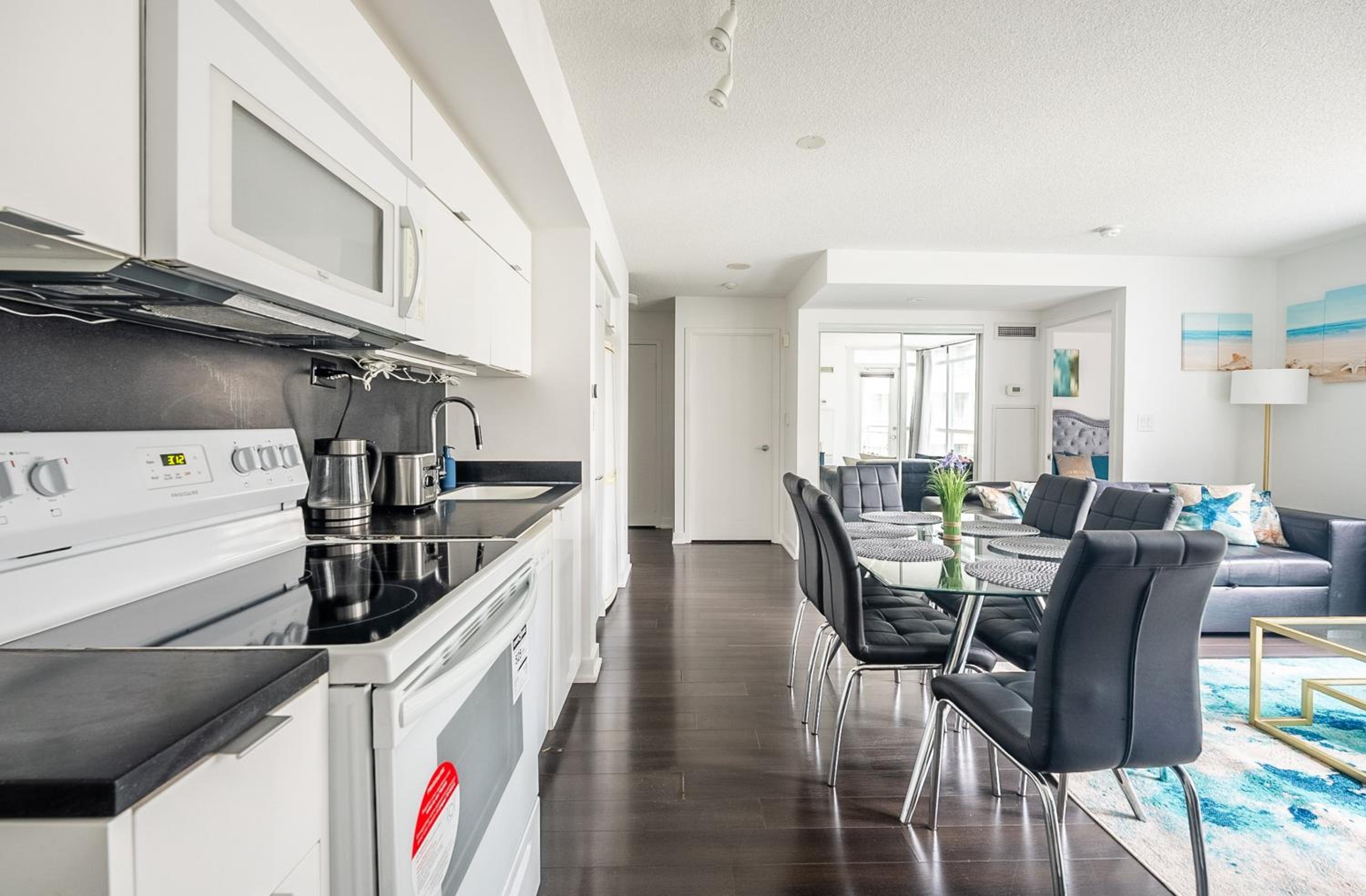 2 Bedroom 2 Bathroom Condo with Balcony Downtown Toronto