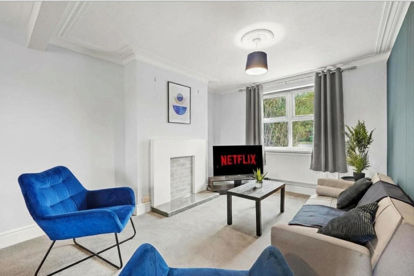 2-Bed Near Lincoln City Centre with Parking