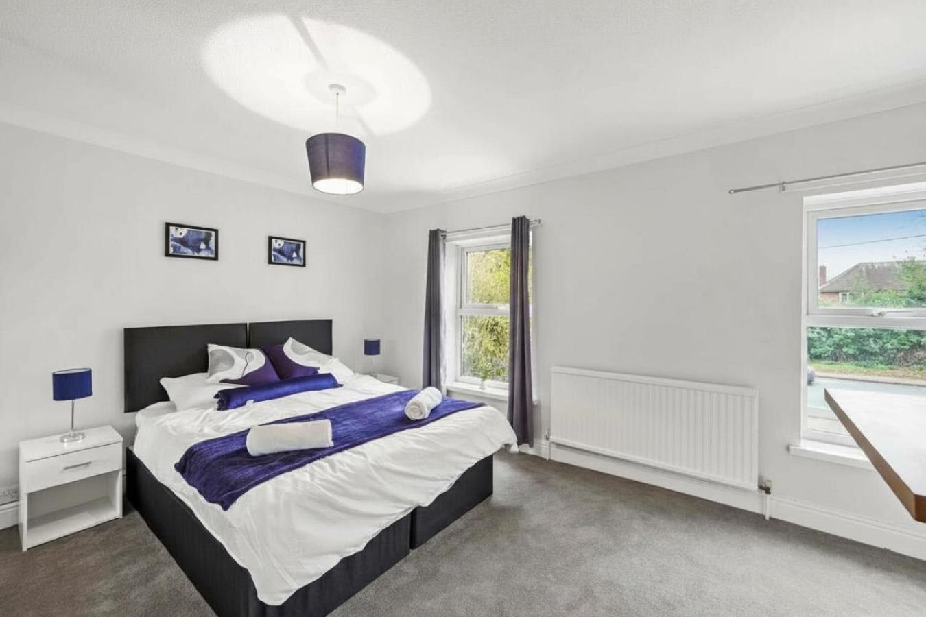 2-Bed Near Lincoln City Centre with Parking