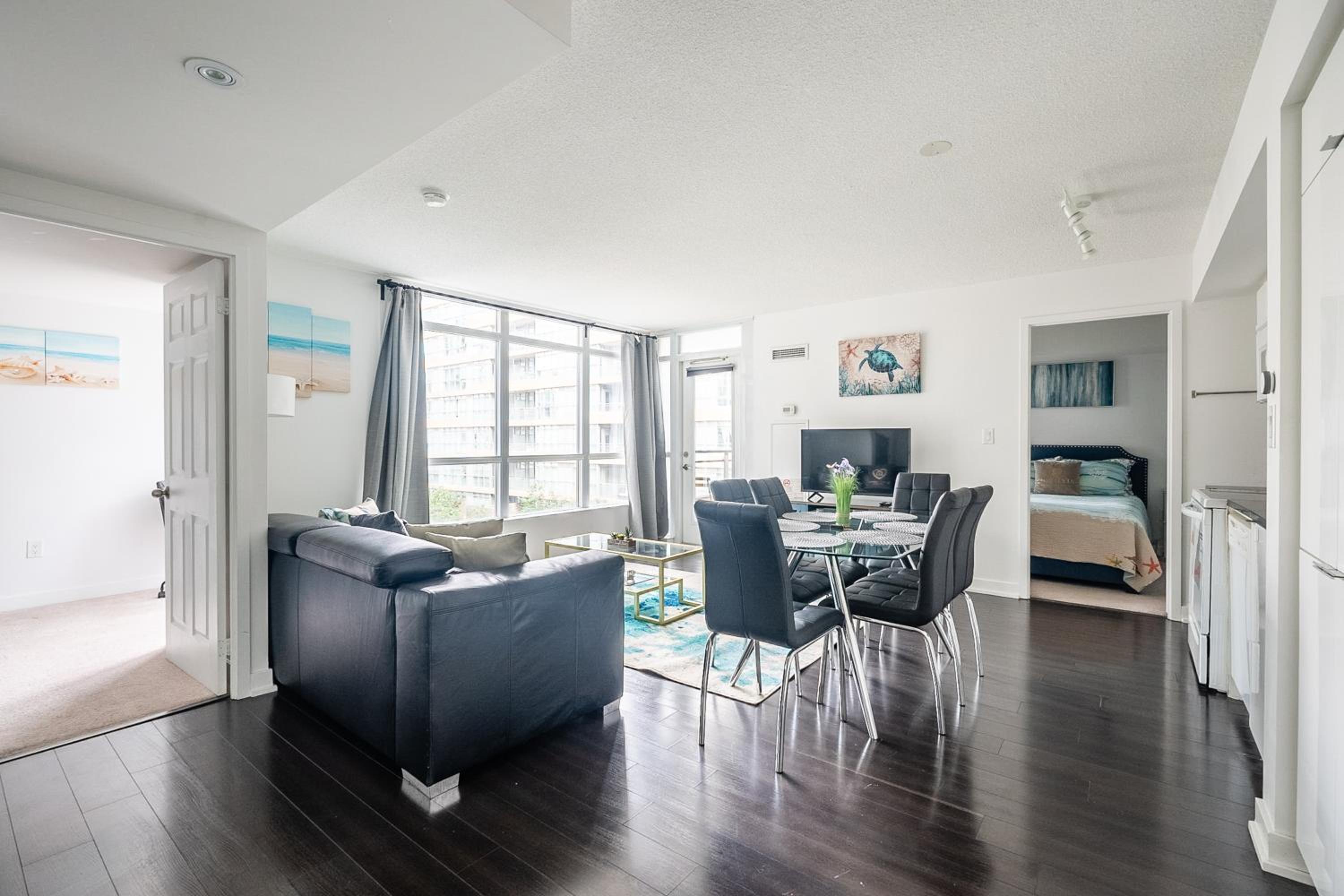2 Bedroom 2 Bathroom Condo with Balcony Downtown Toronto