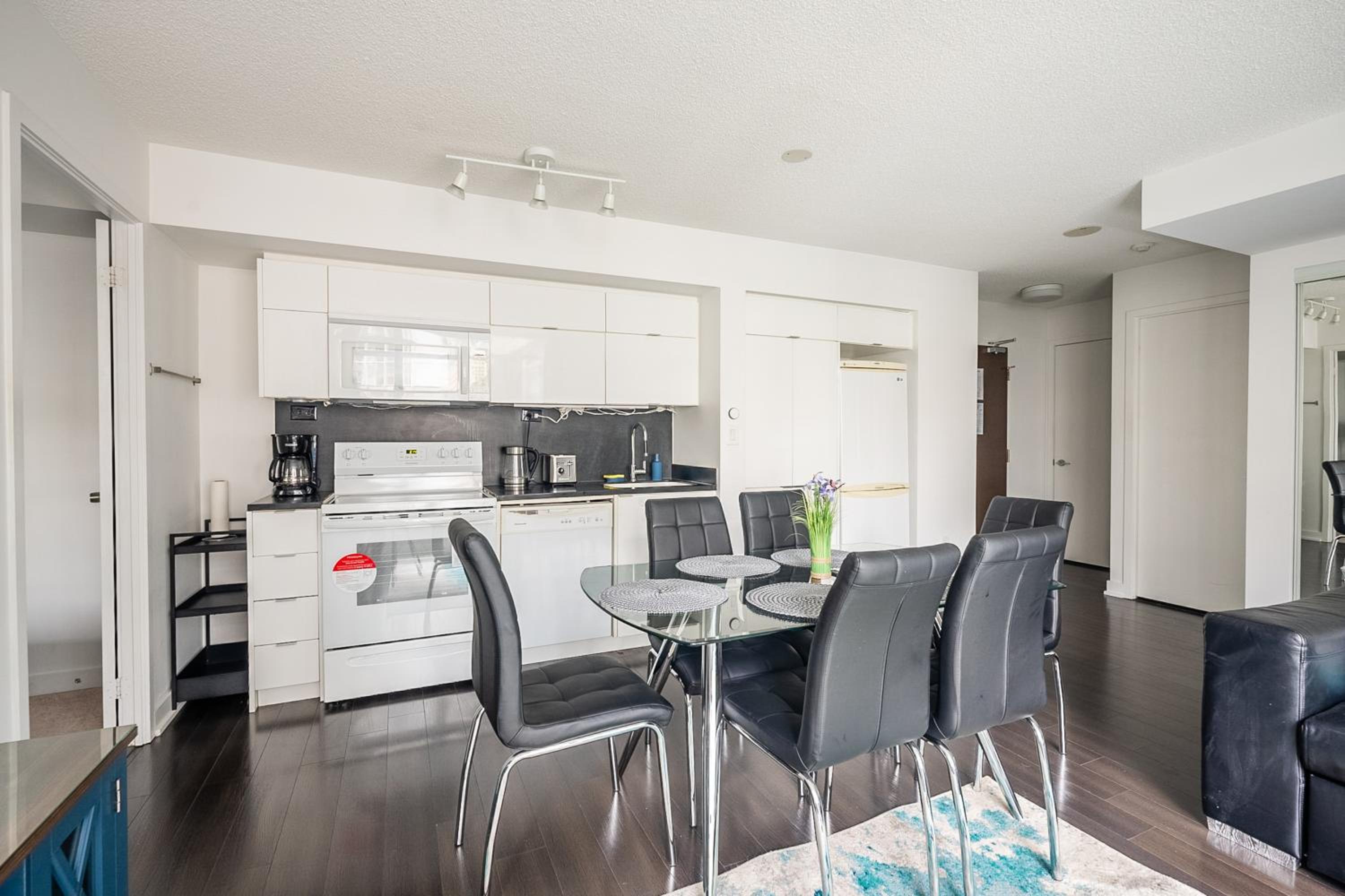2 Bedroom 2 Bathroom Condo with Balcony Downtown Toronto