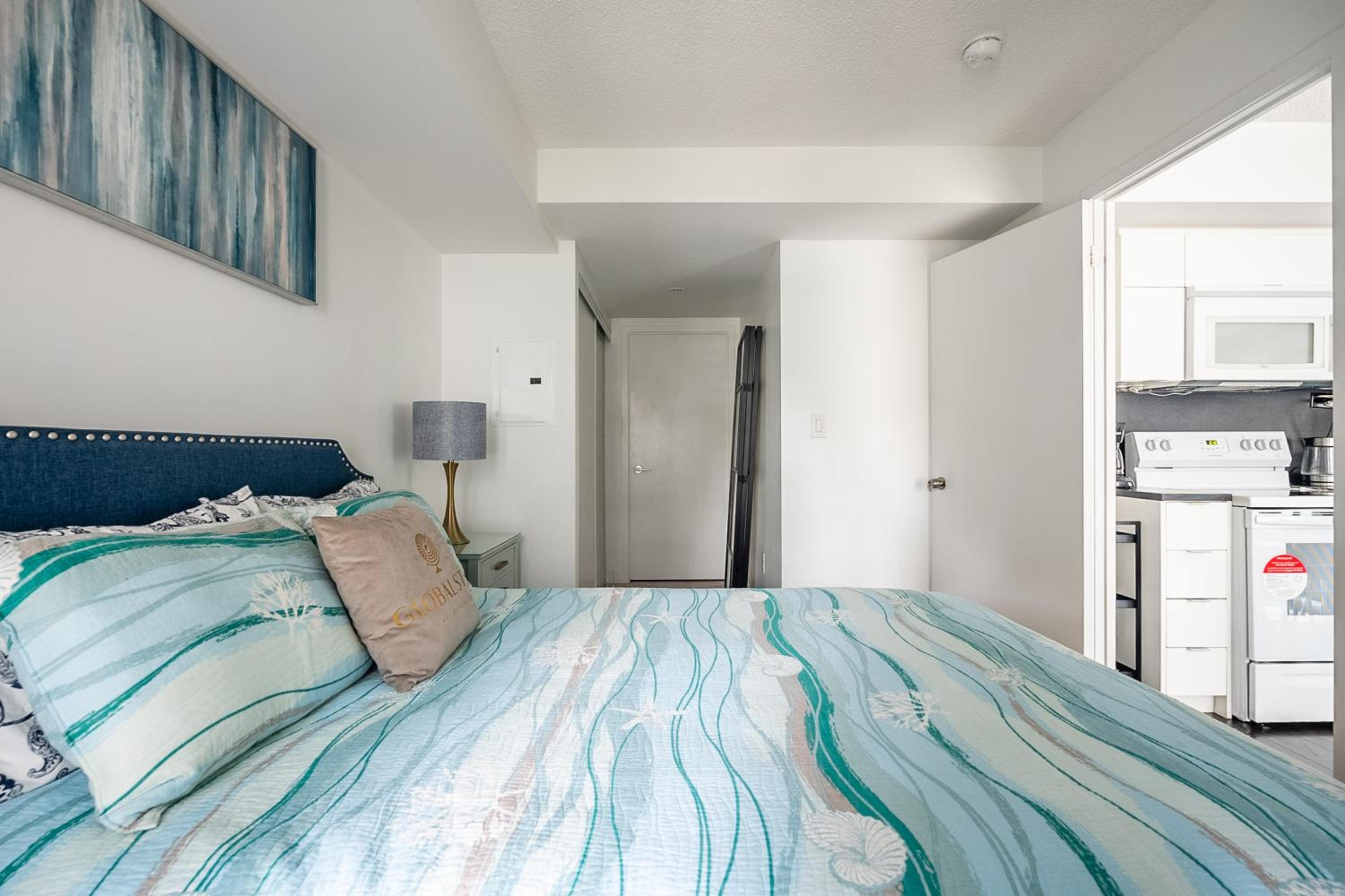 2 Bedroom 2 Bathroom Condo with Balcony Downtown Toronto
