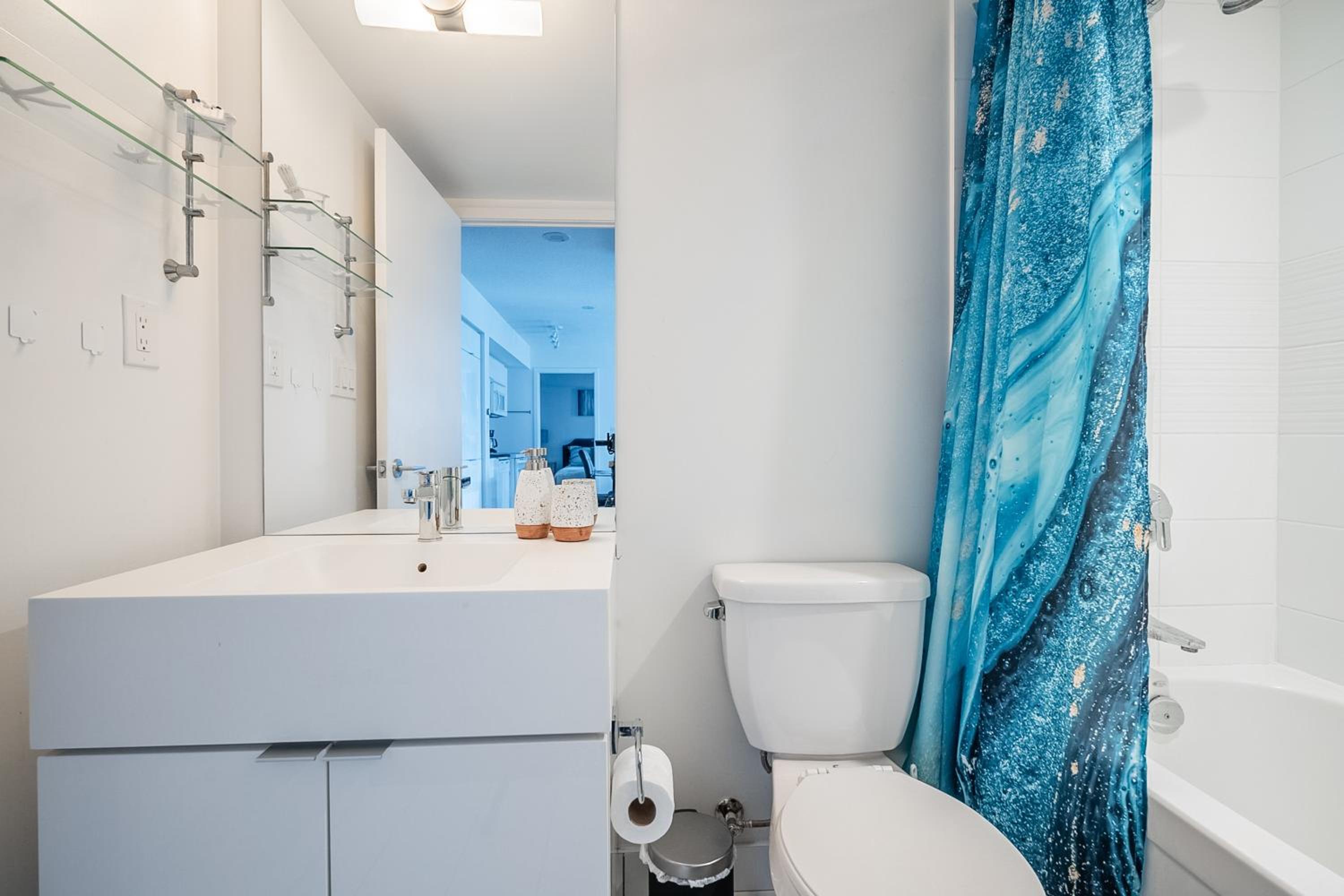2 Bedroom 2 Bathroom Condo with Balcony Downtown Toronto