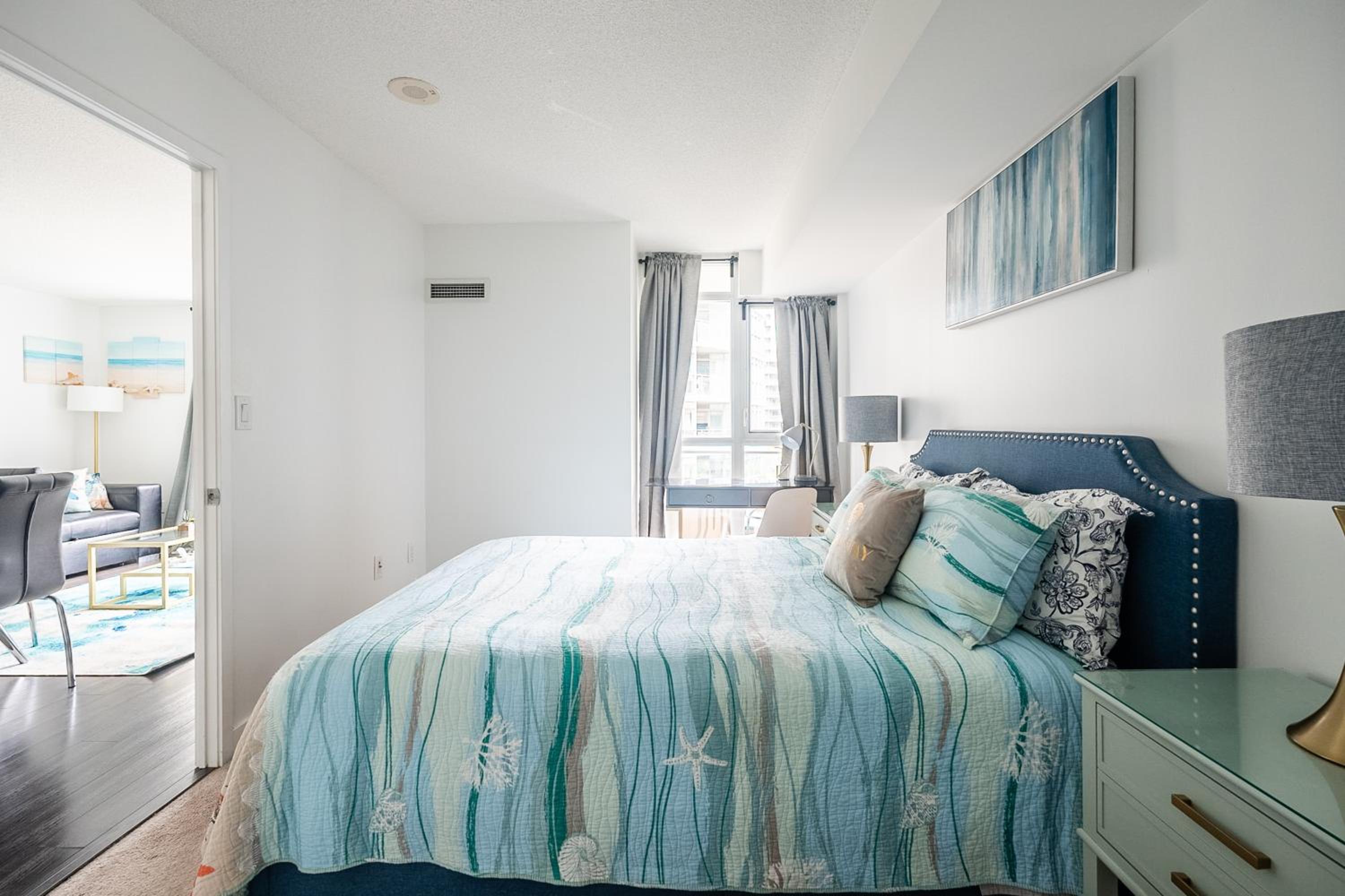 2 Bedroom 2 Bathroom Condo with Balcony Downtown Toronto