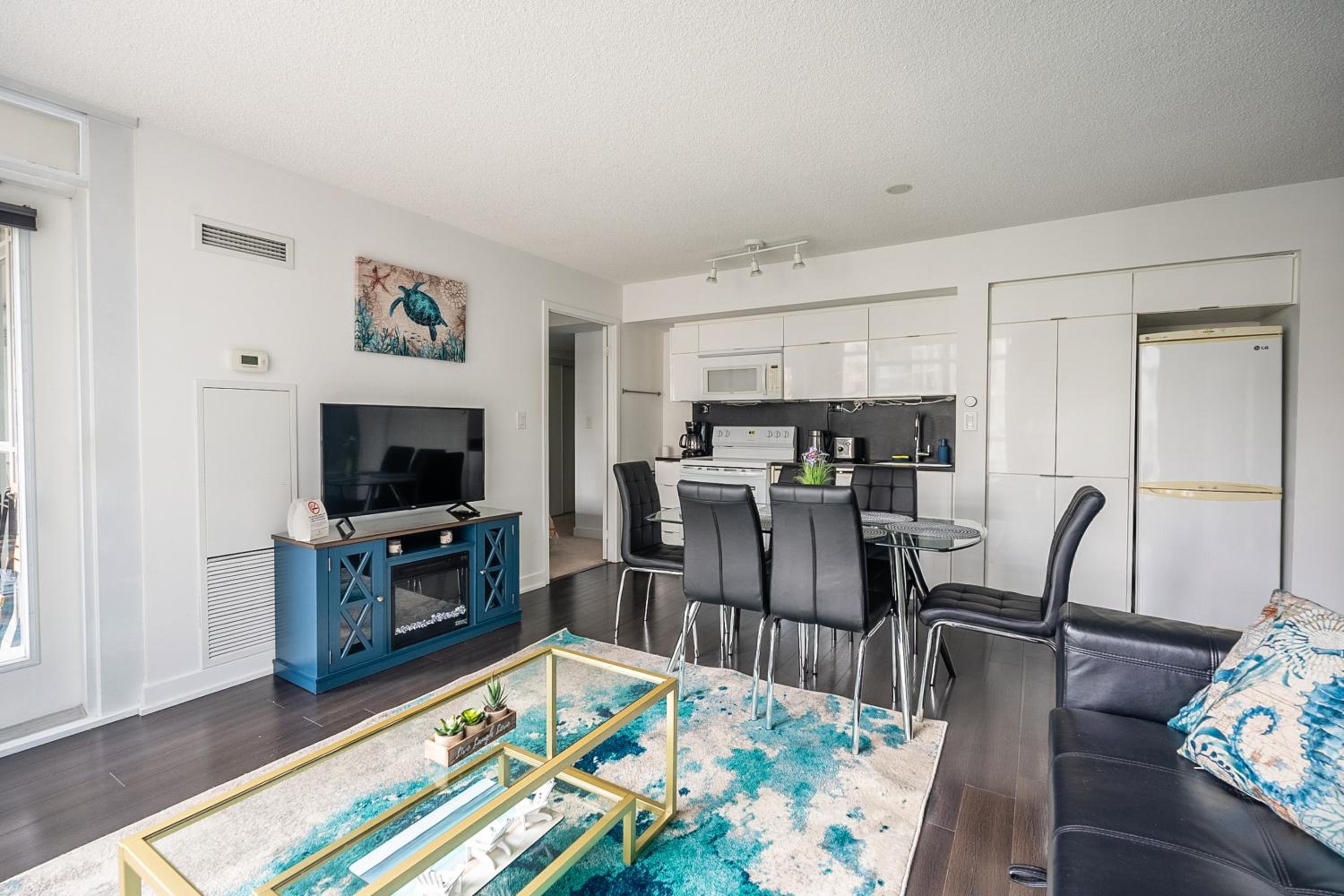 2 Bedroom 2 Bathroom Condo with Balcony Downtown Toronto