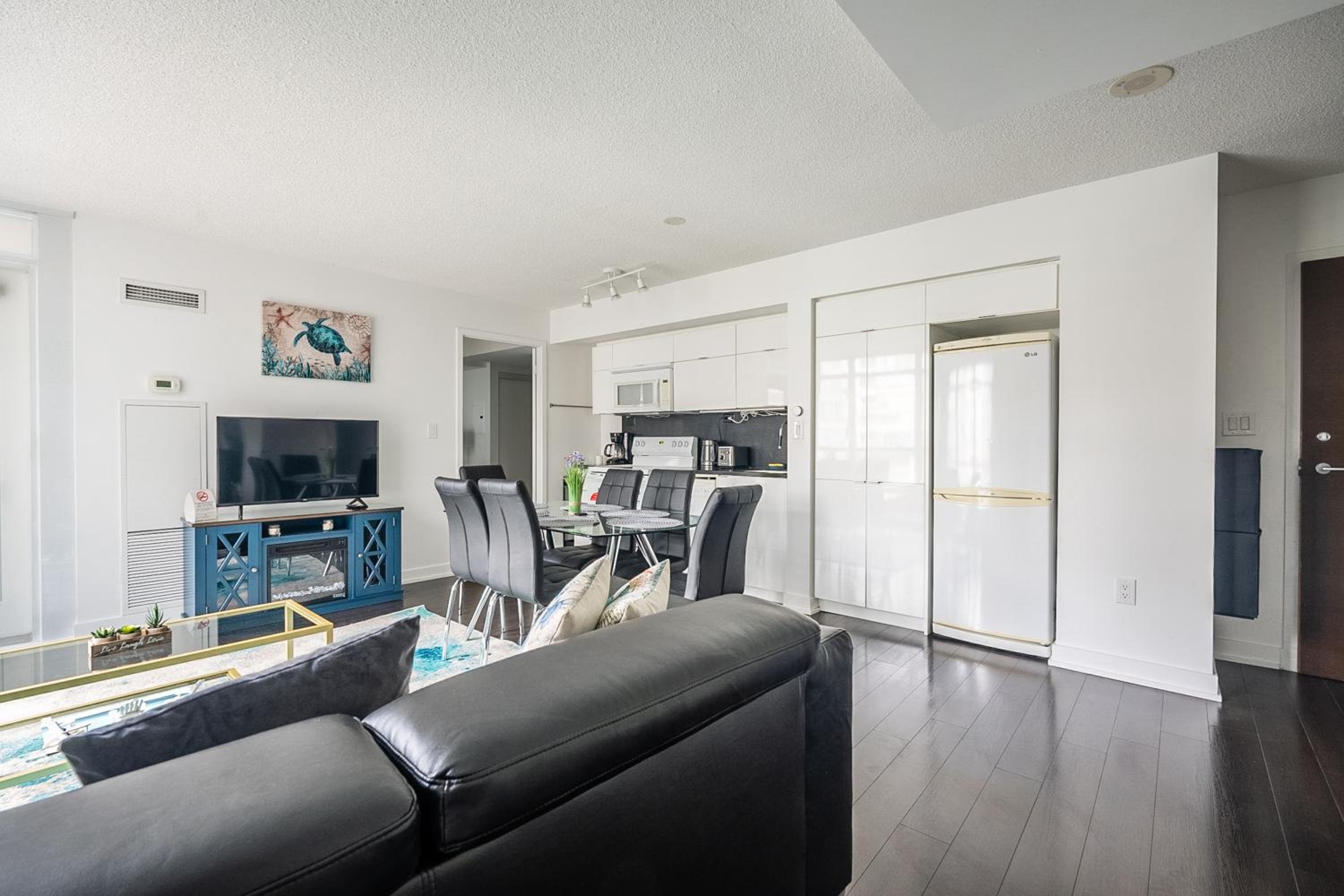 2 Bedroom 2 Bathroom Condo with Balcony Downtown Toronto