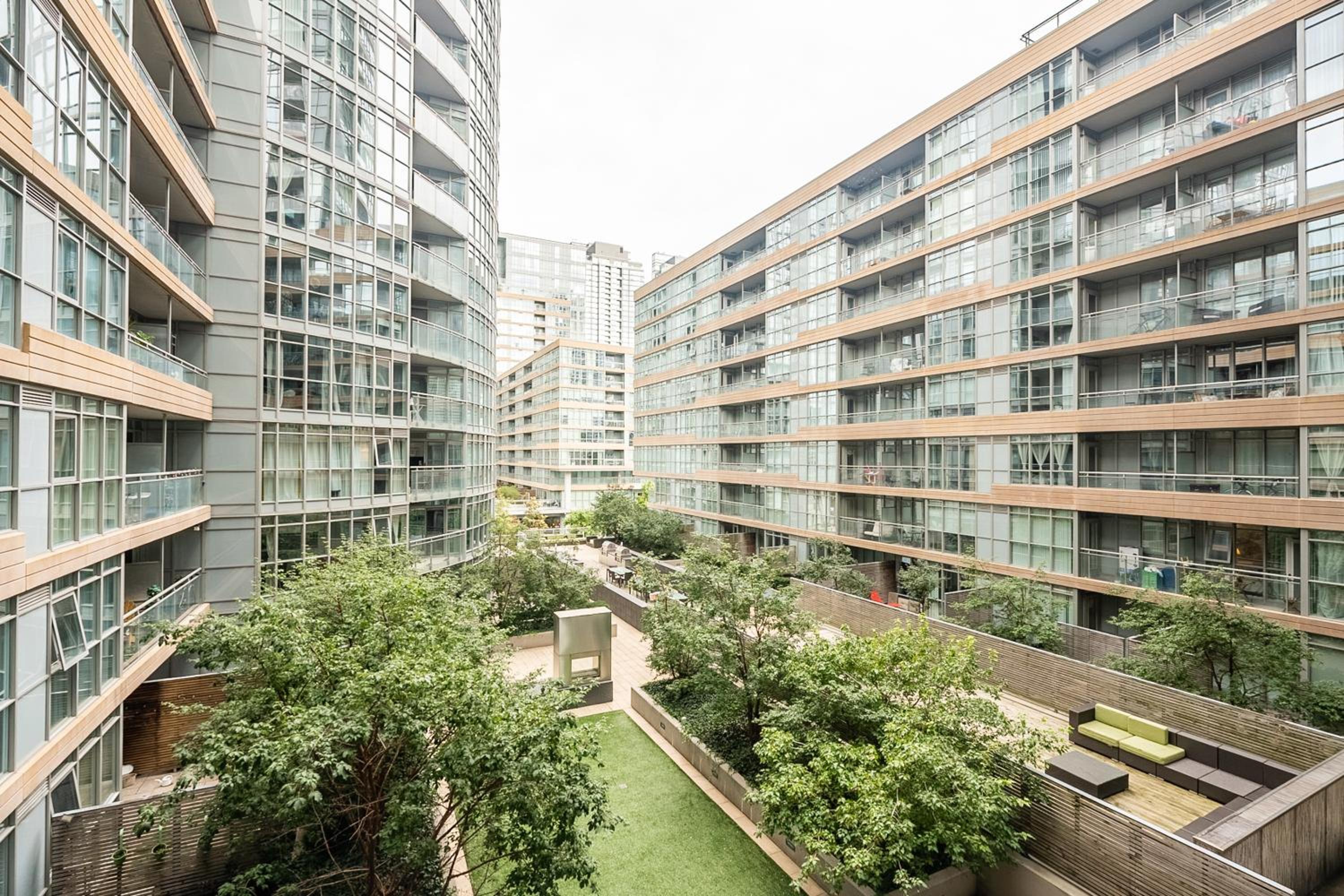 2 Bedroom 2 Bathroom Condo with Balcony Downtown Toronto