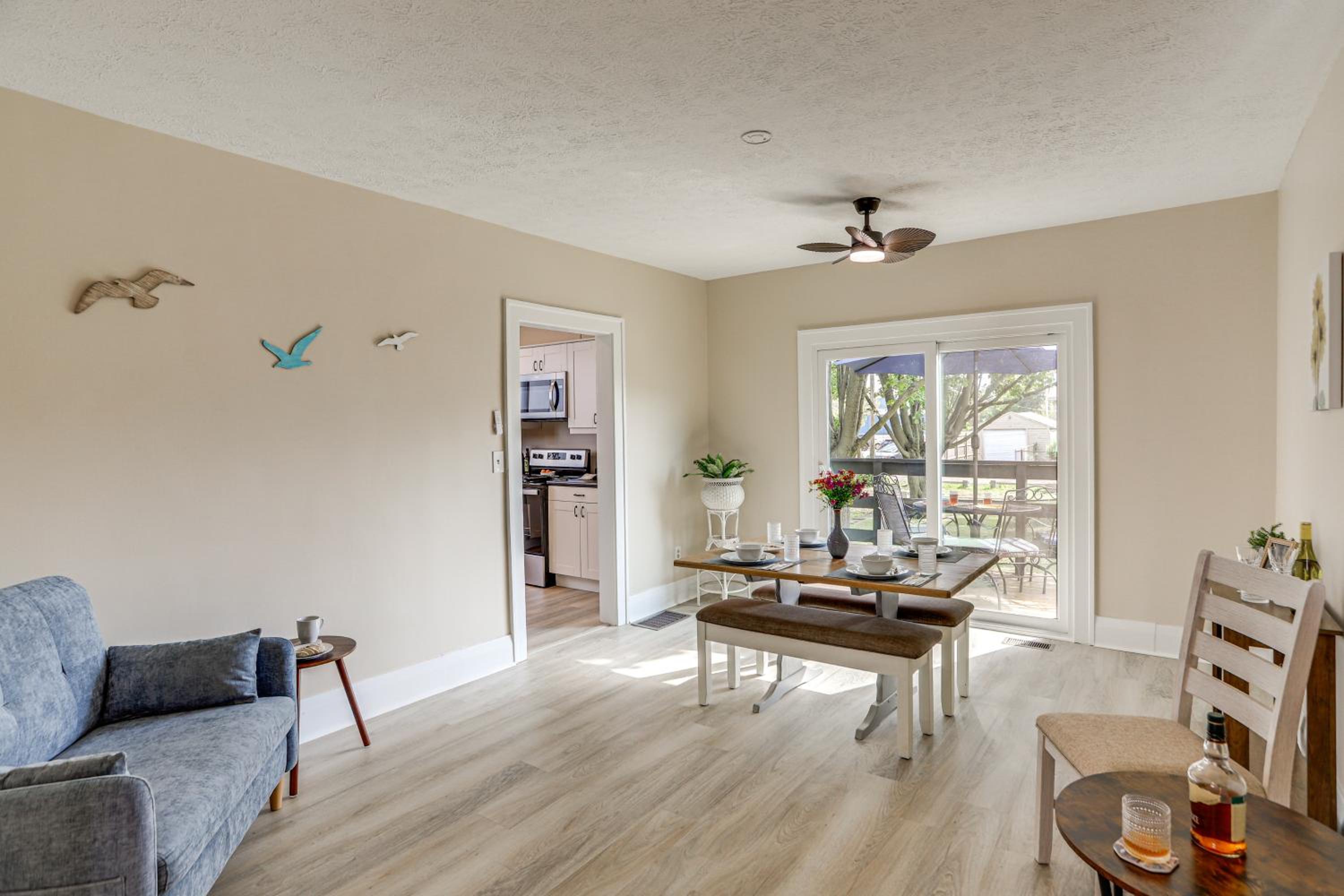 1 Mi to Cedar Point Family Getaway with Porch!