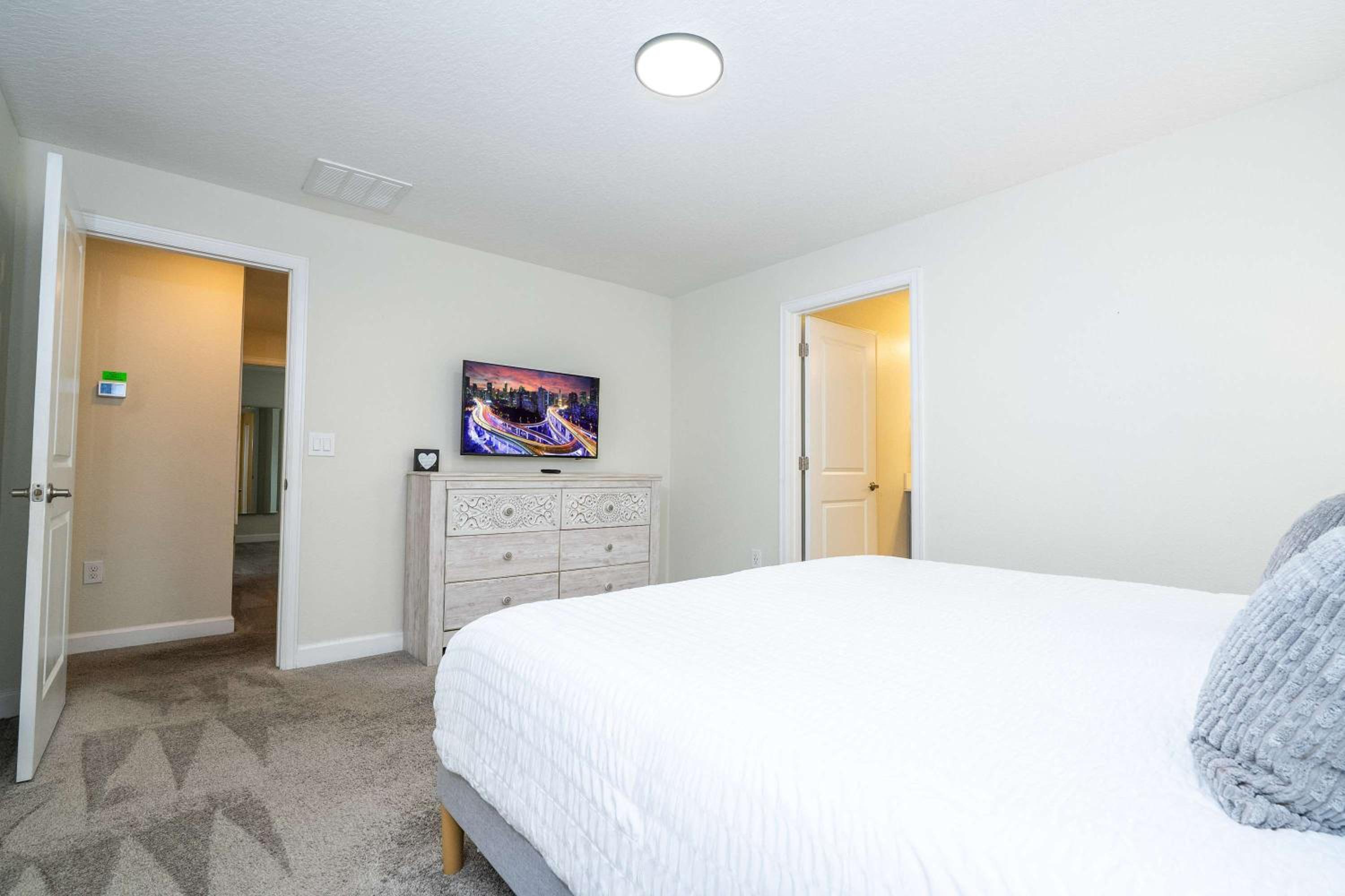 Vibrant 5Bd w Private Pool & Waterpark at Storey Lake 4811M