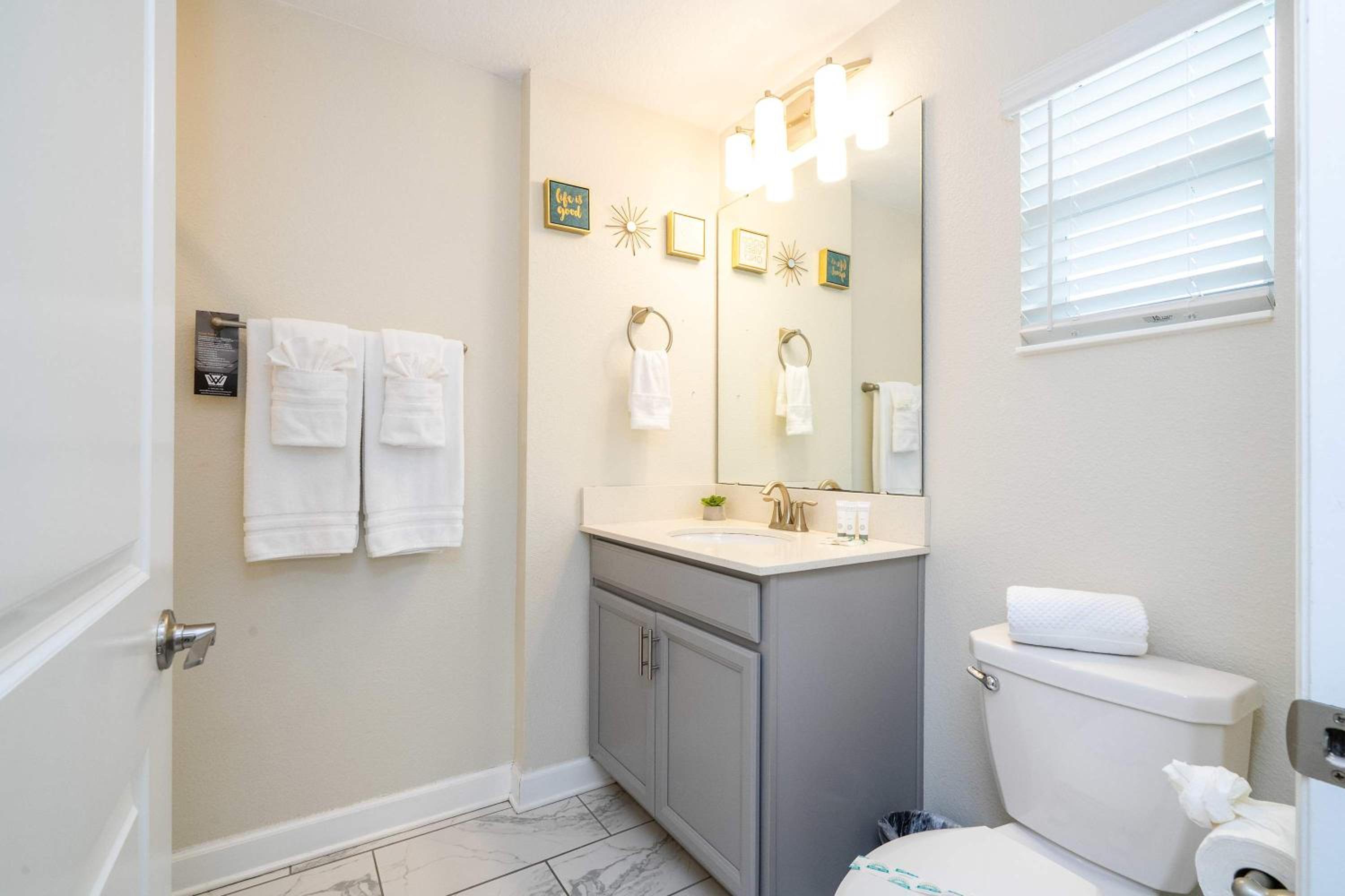 Vibrant 5Bd w Private Pool & Waterpark at Storey Lake 4811M