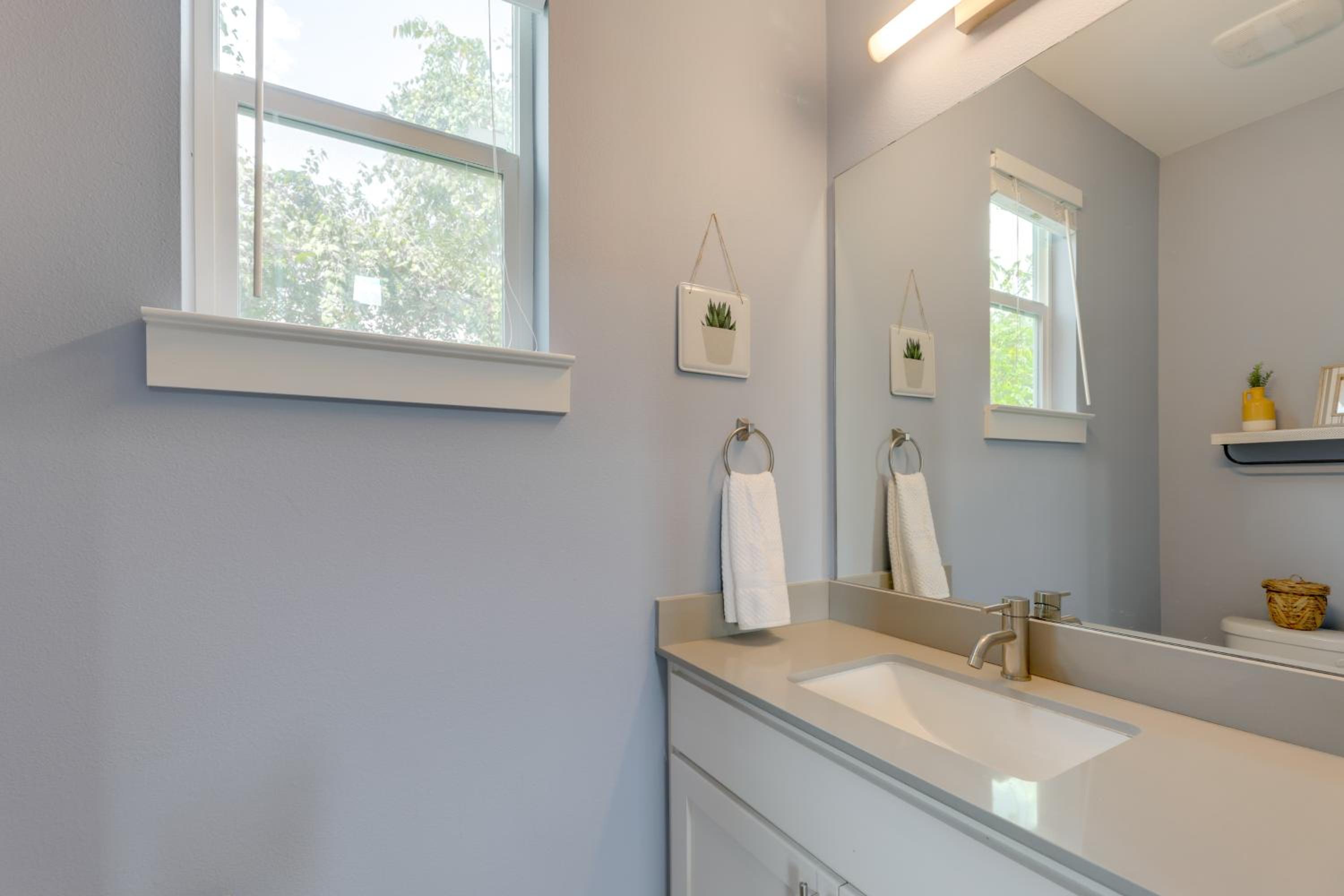 6 Mi to Dtwn Austin Escape with Private Yard