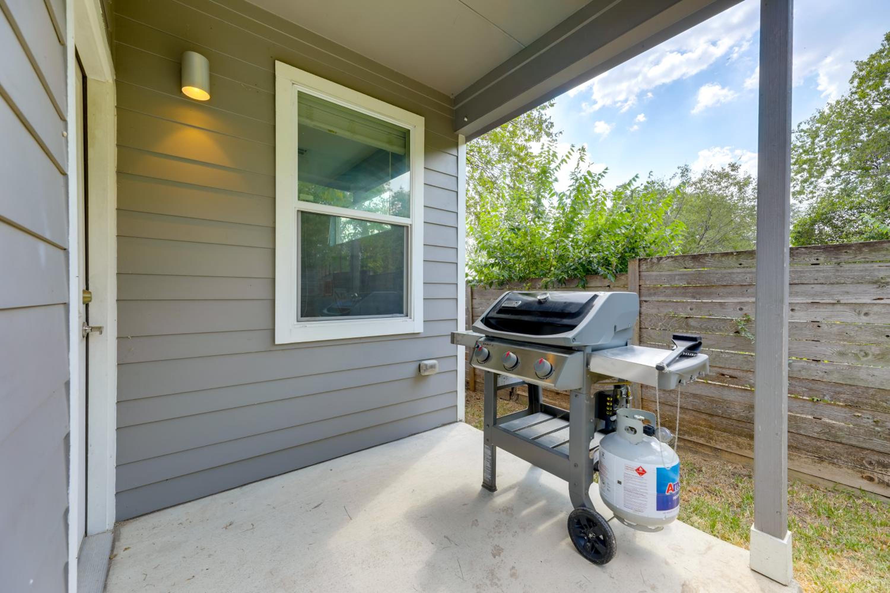 6 Mi to Dtwn Austin Escape with Private Yard