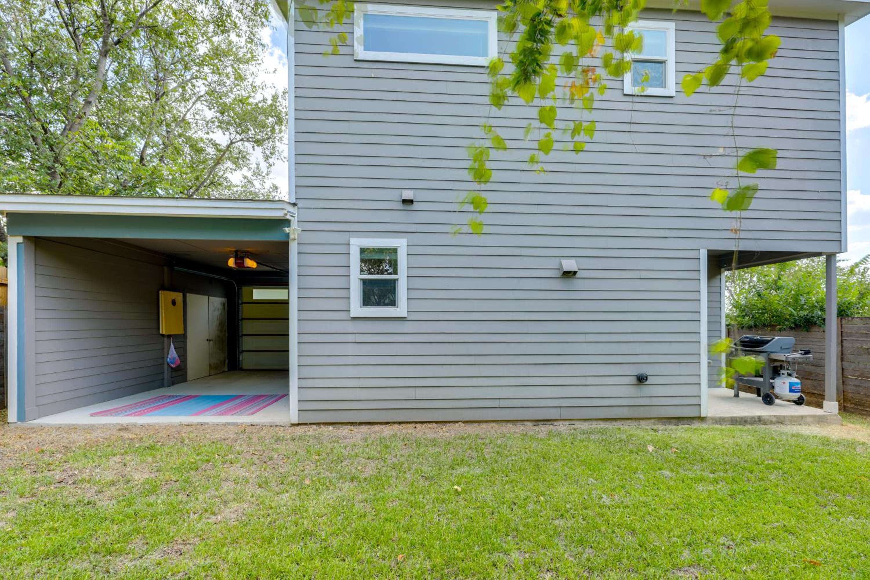 6 Mi to Dtwn Austin Escape with Private Yard